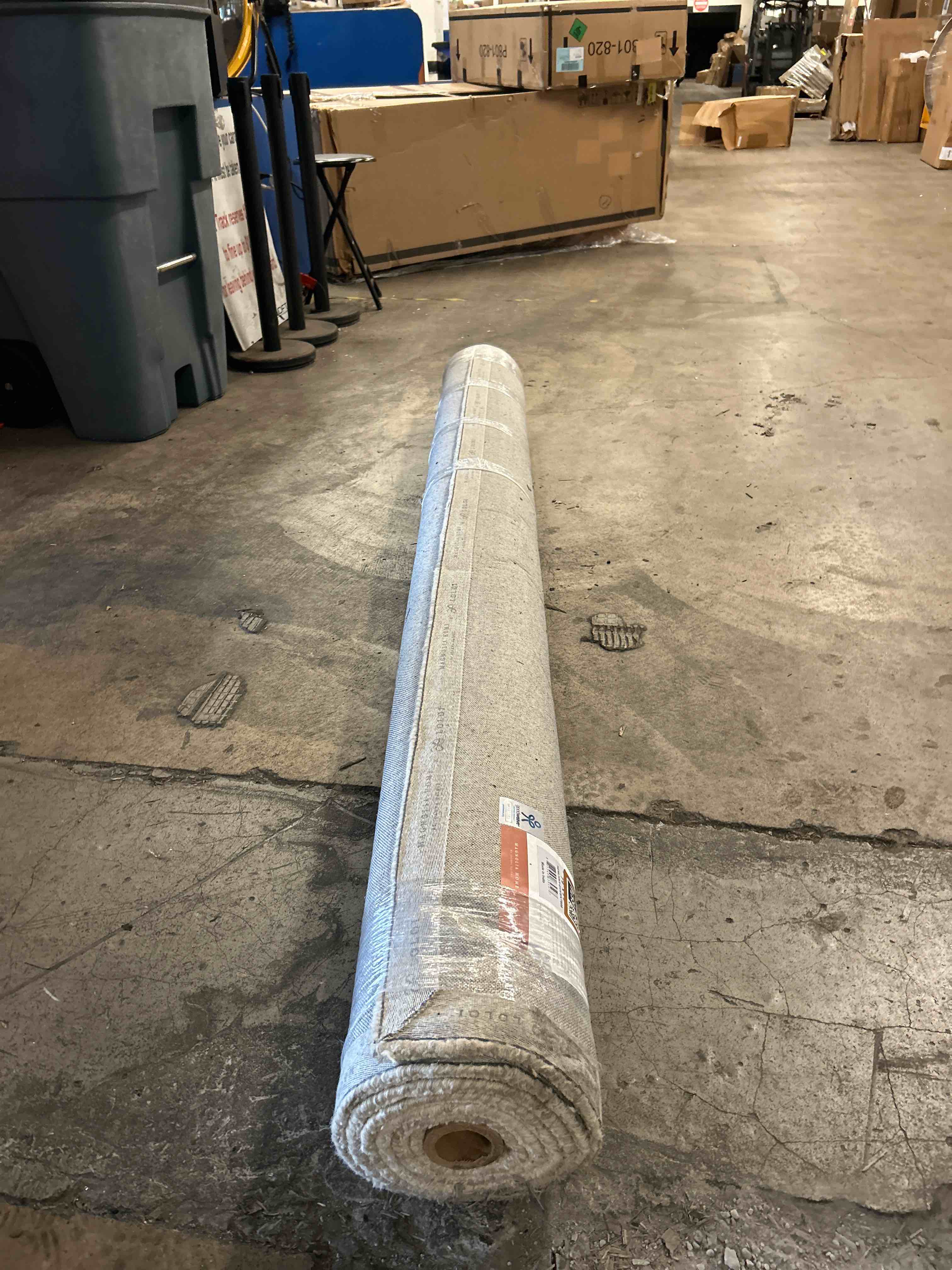 Condition photo showing New/Like New for loloi magnolia home by joanna gaines henley collection hny-01 ivory/spa 7'-9" x 9'-9" area rug