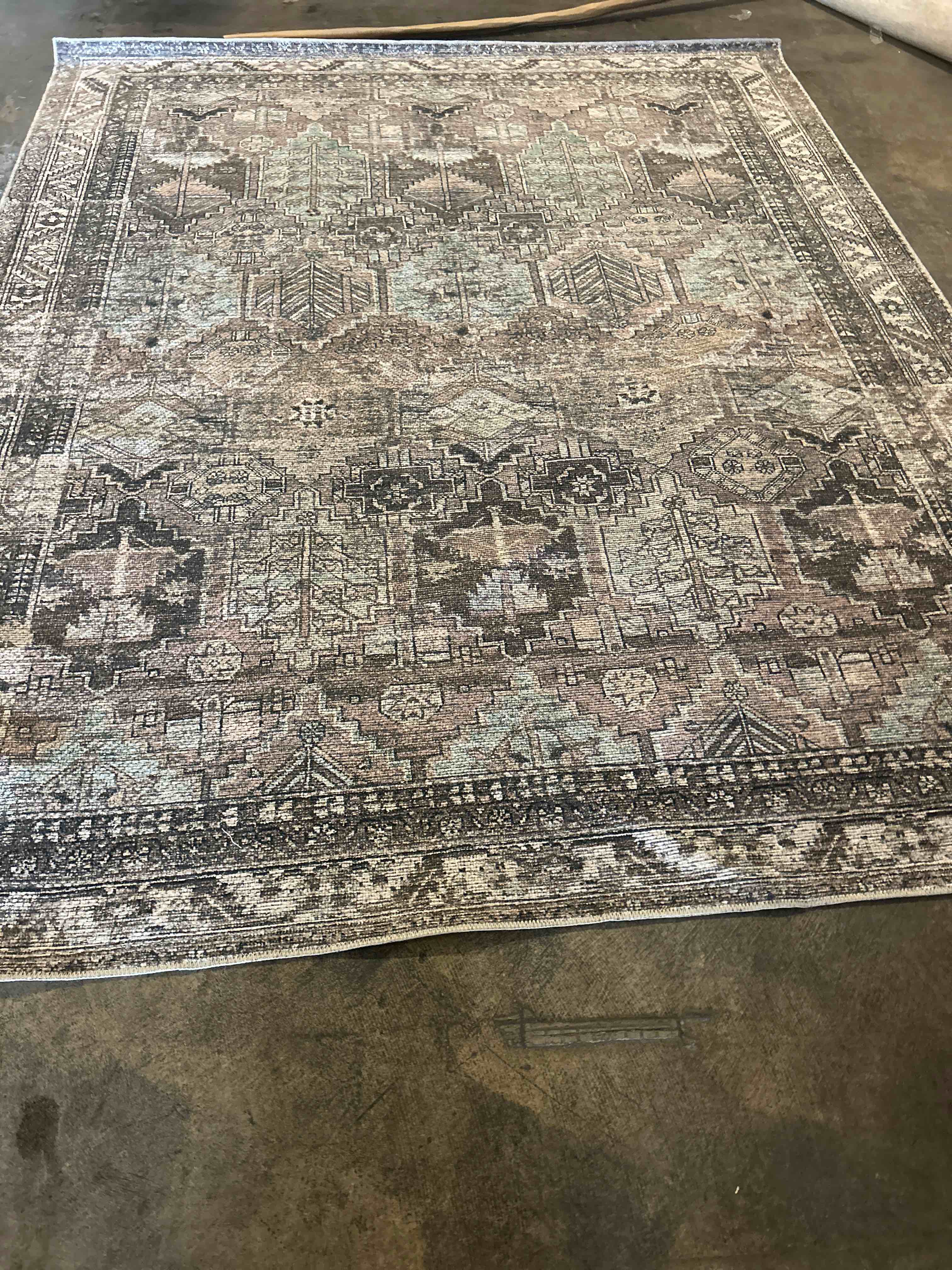 Condition photo showing New/Like New for loloi amber lewis billie collection, clay & sage 6'-0" x 9'-0" area rug – antique & distressed accent rugs for living room, bedroom, entryway & hallway, no shed high traffic area home decor(6'-0" x 9'-0")