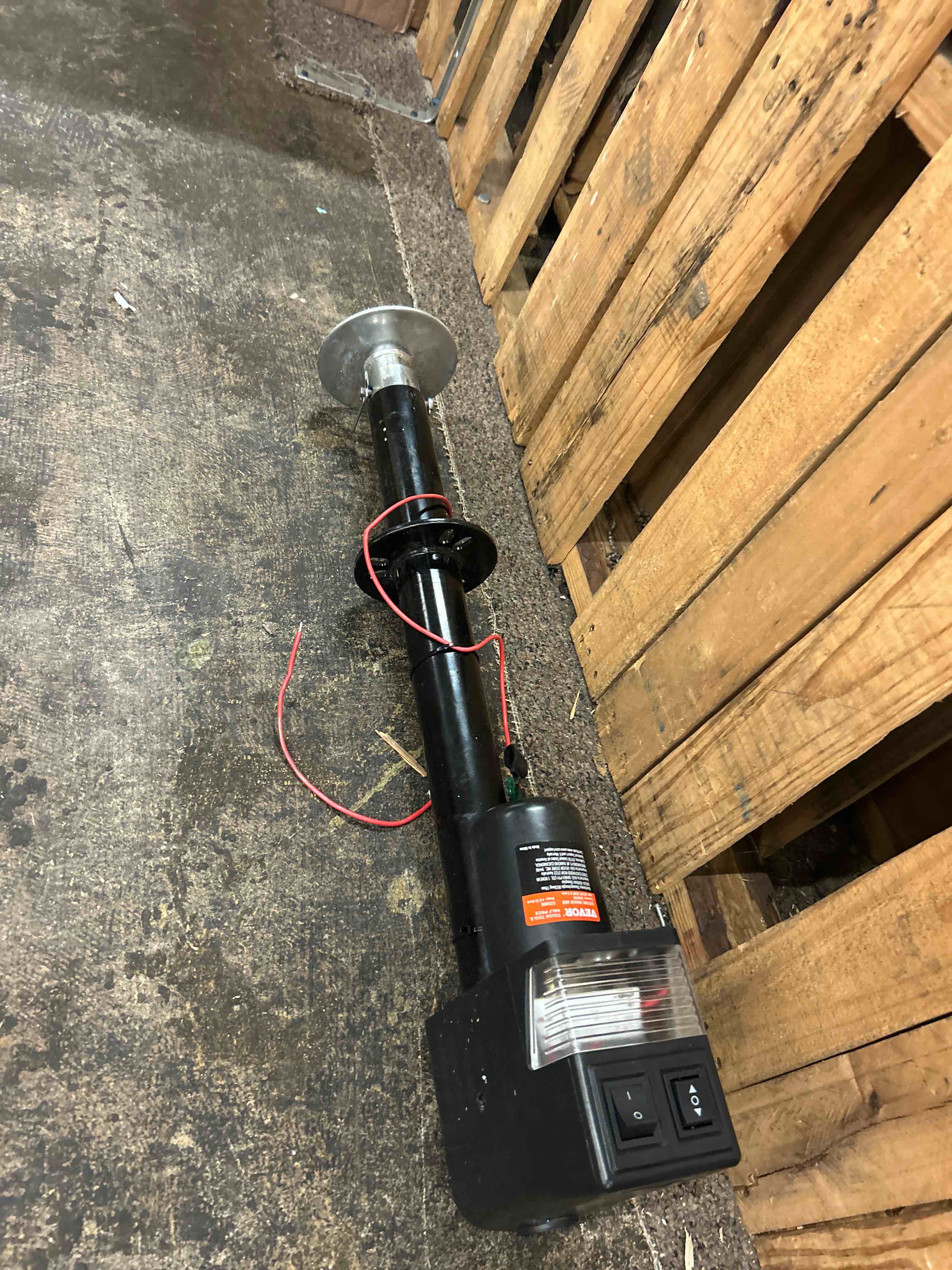Condition photo showing New/Like New for vevor electric trailer jack, power tongue jack weight capacity 4000 lbs, 9.84"-33.85" electric tongue jack with waterproof cover for lifting rv trailer, horse trailer, utility trailer, yacht trailer