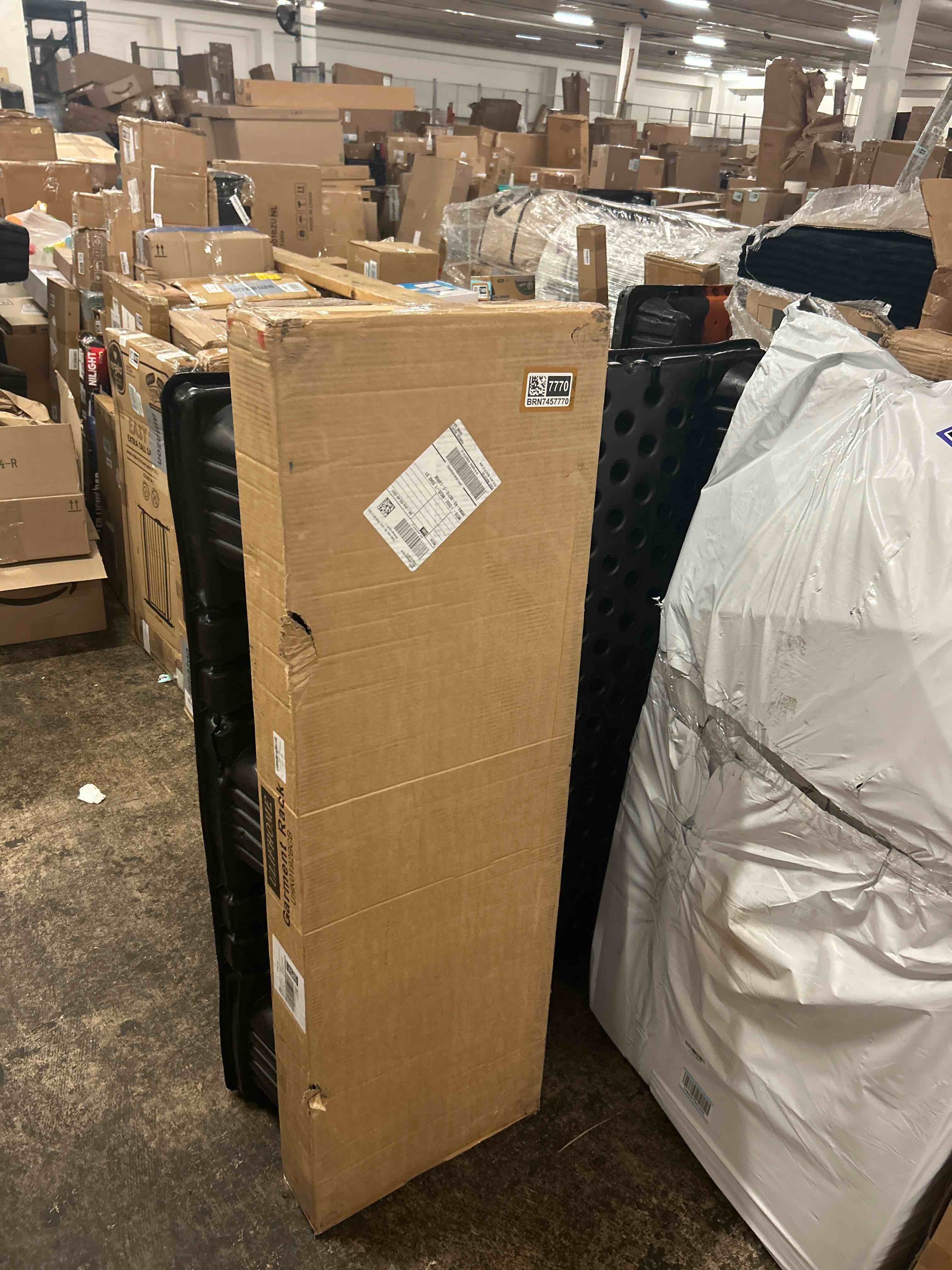 Condition photo showing New/Like New for ulifhome p8c max heavy duty clothes rack with extended width design rolling clothing racks for hanging clothes with lockable wheels 51.2"w x 15.8"d x 80.5"h load 800lbs black rack with black cover