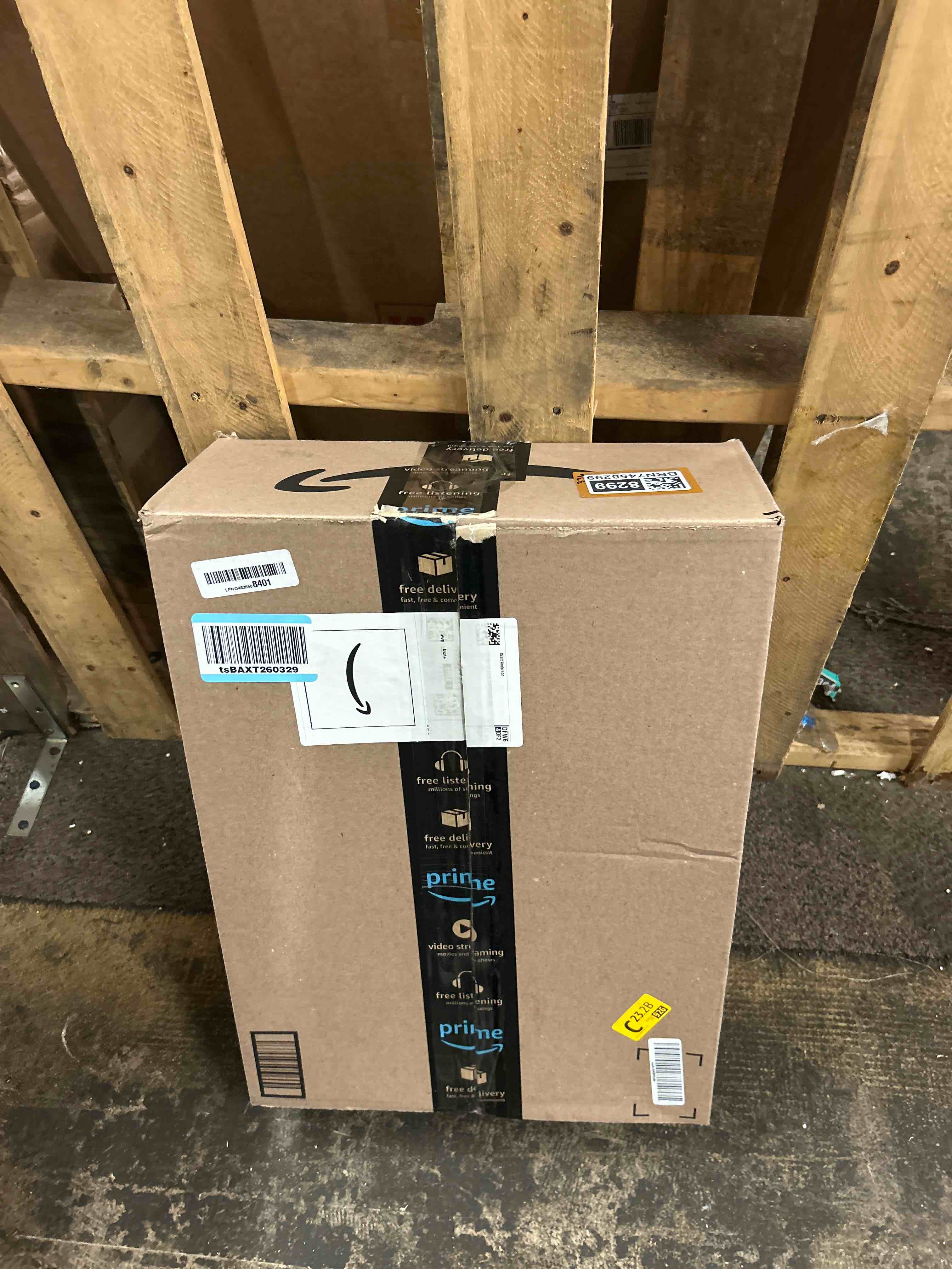 Condition photo showing New/Like New for upsimples 13x19 picture frame, display pictures 11x17 with mat or 13 x 19 without, wall hanging poster frames, black, 1 pack