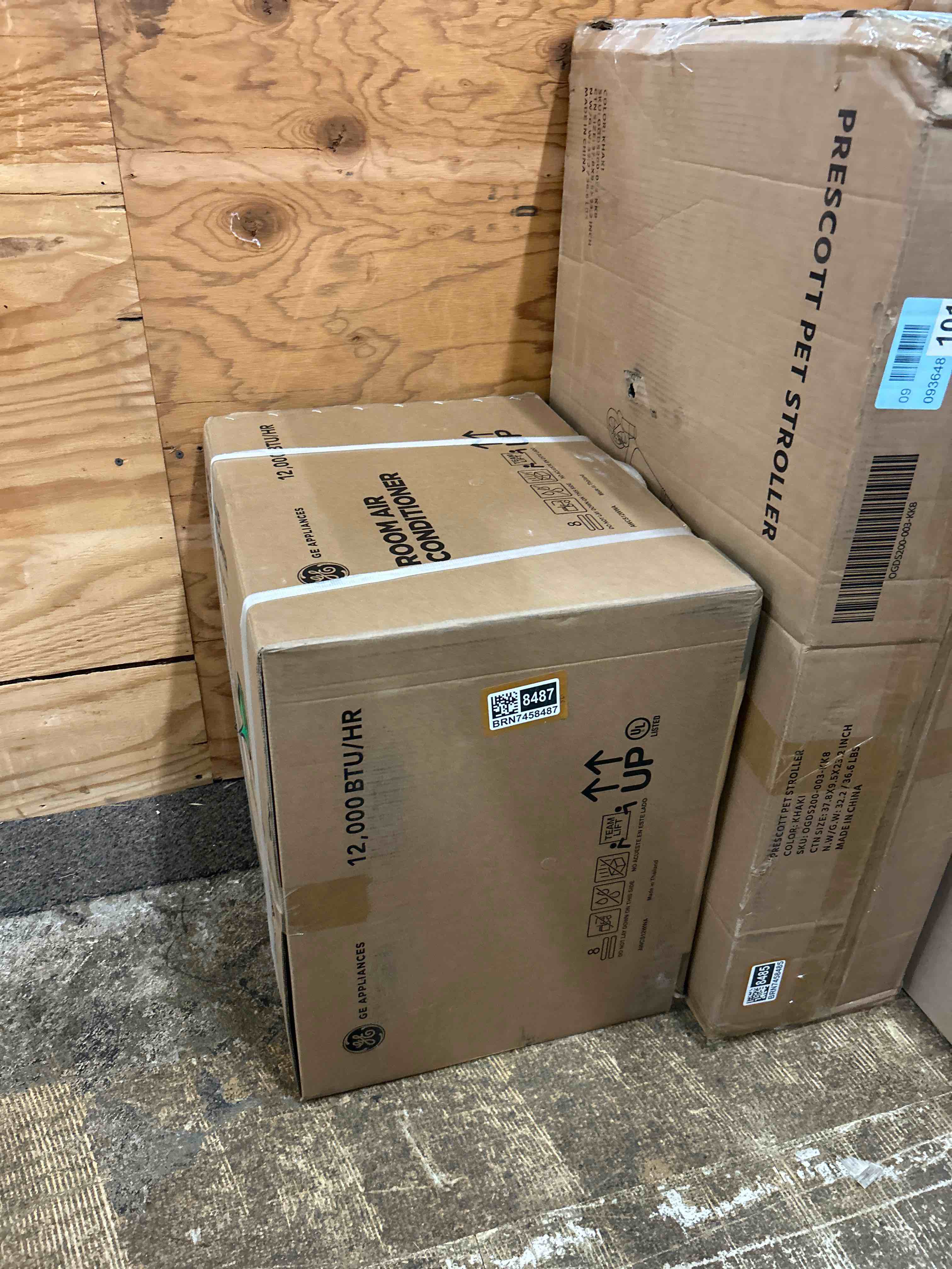 Condition photo showing New/Like New for ge® 12 000 btu 115v smart window air conditioner covers up to 550 sq. ft. wifi and eco mode white