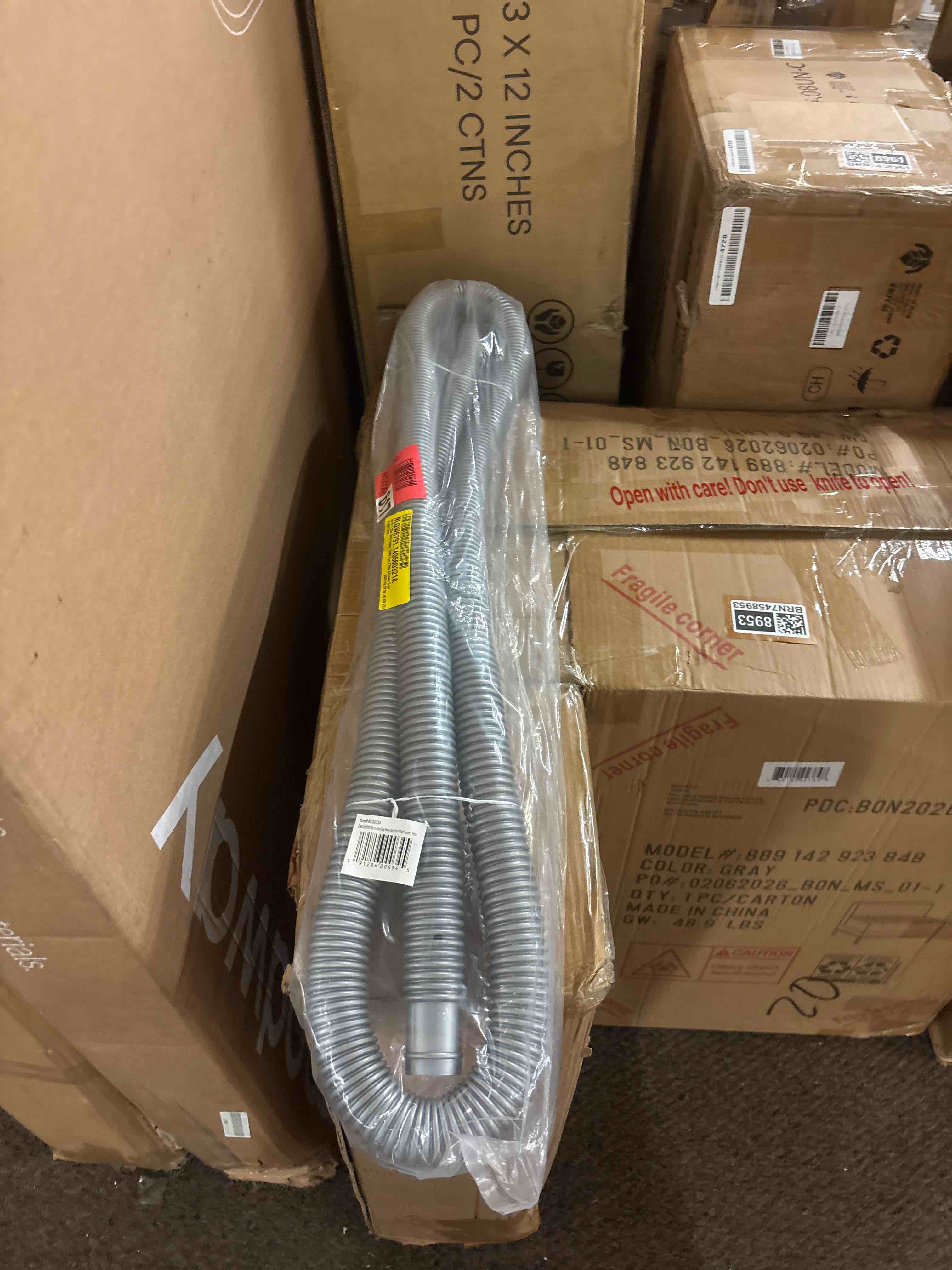 Condition photo showing New/Like New for pool central heavy-duty pool filter connect hose 9 x 1.25 - silver