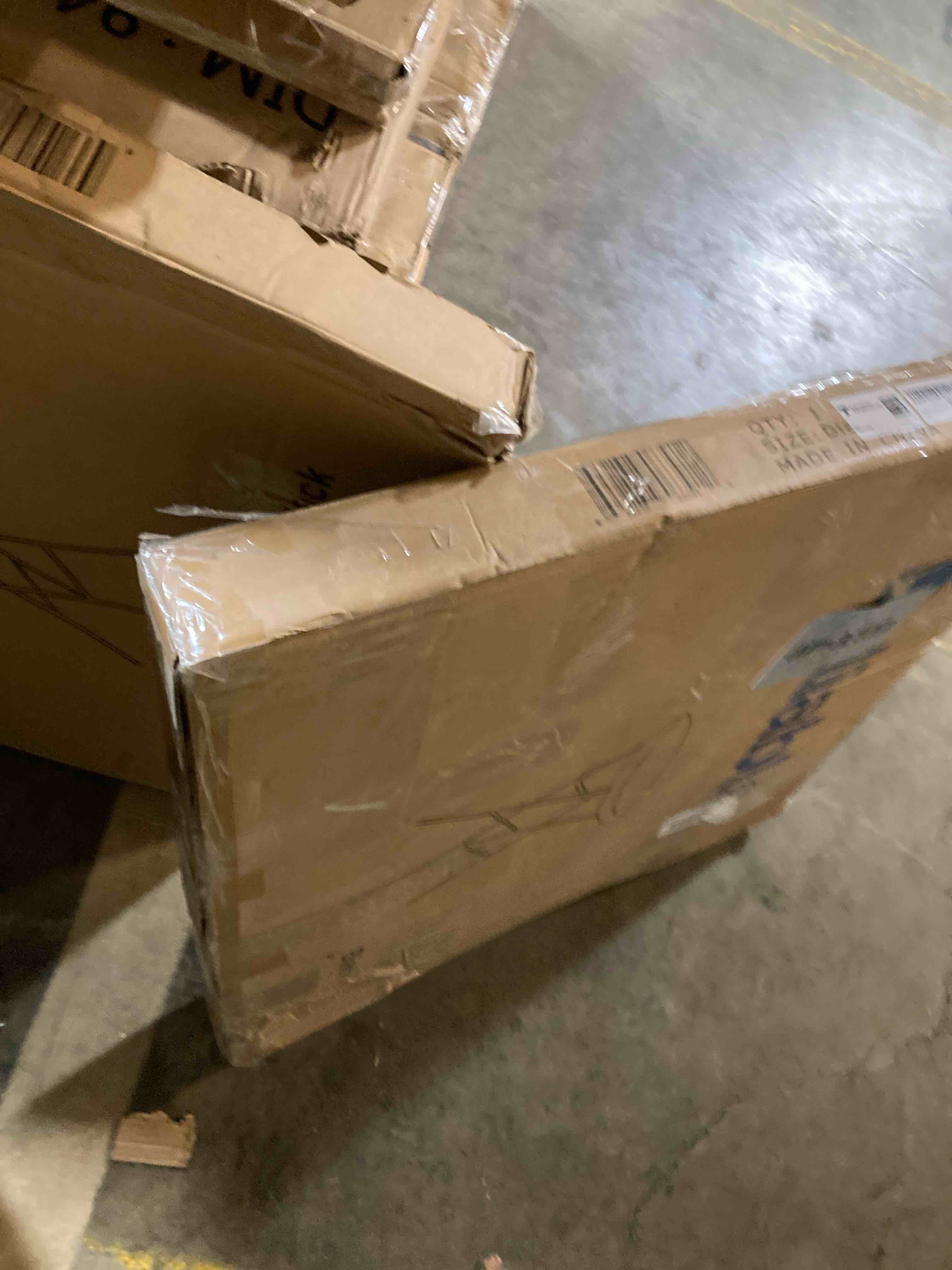 https://s3.amazonaws.com/lotting-images-prod/phillipi/GRA0357012_1743090850575.jpeg