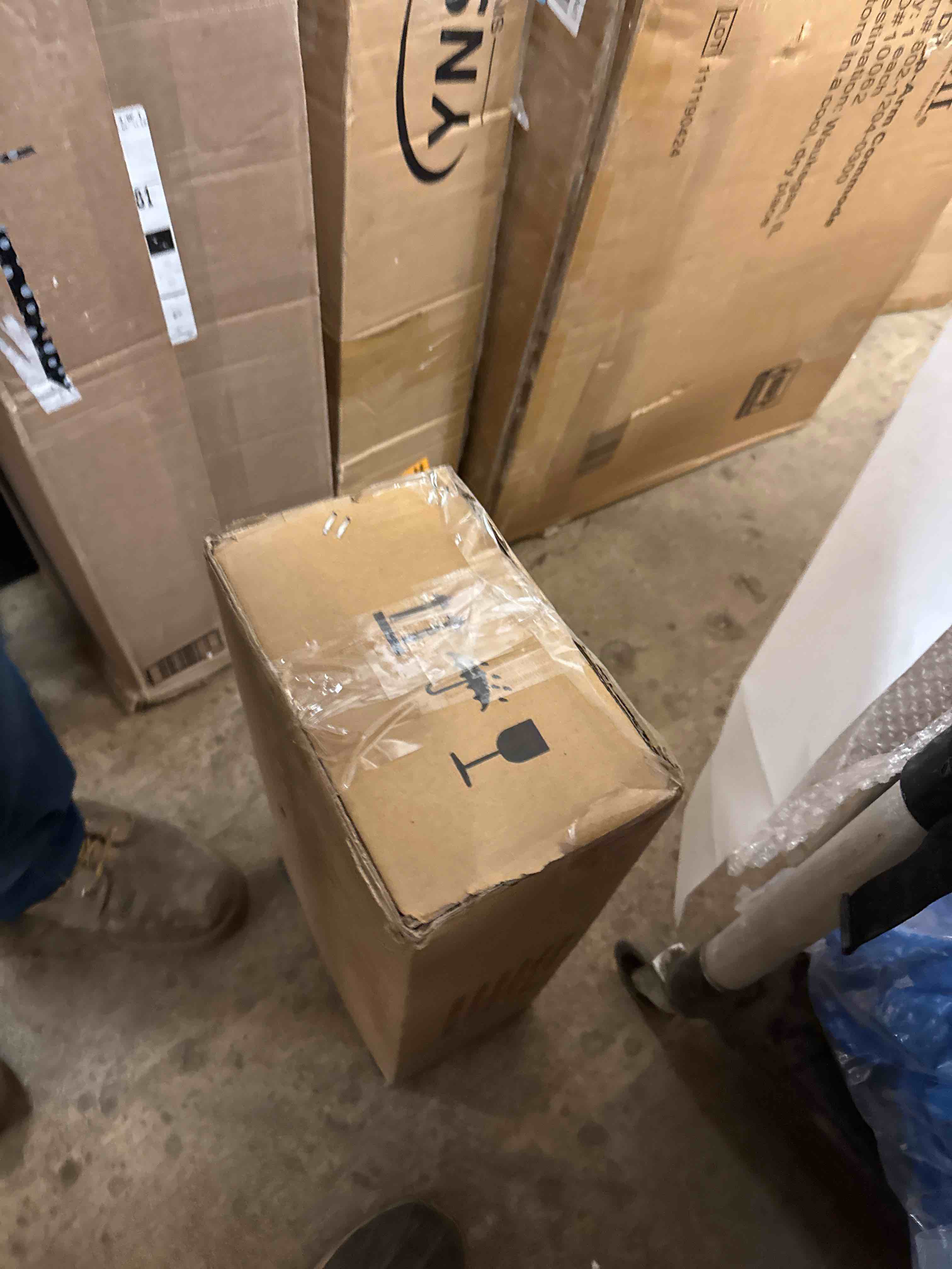 https://s3.amazonaws.com/lotting-images-prod/phillipi/GRA0359609_1739037393352.jpeg