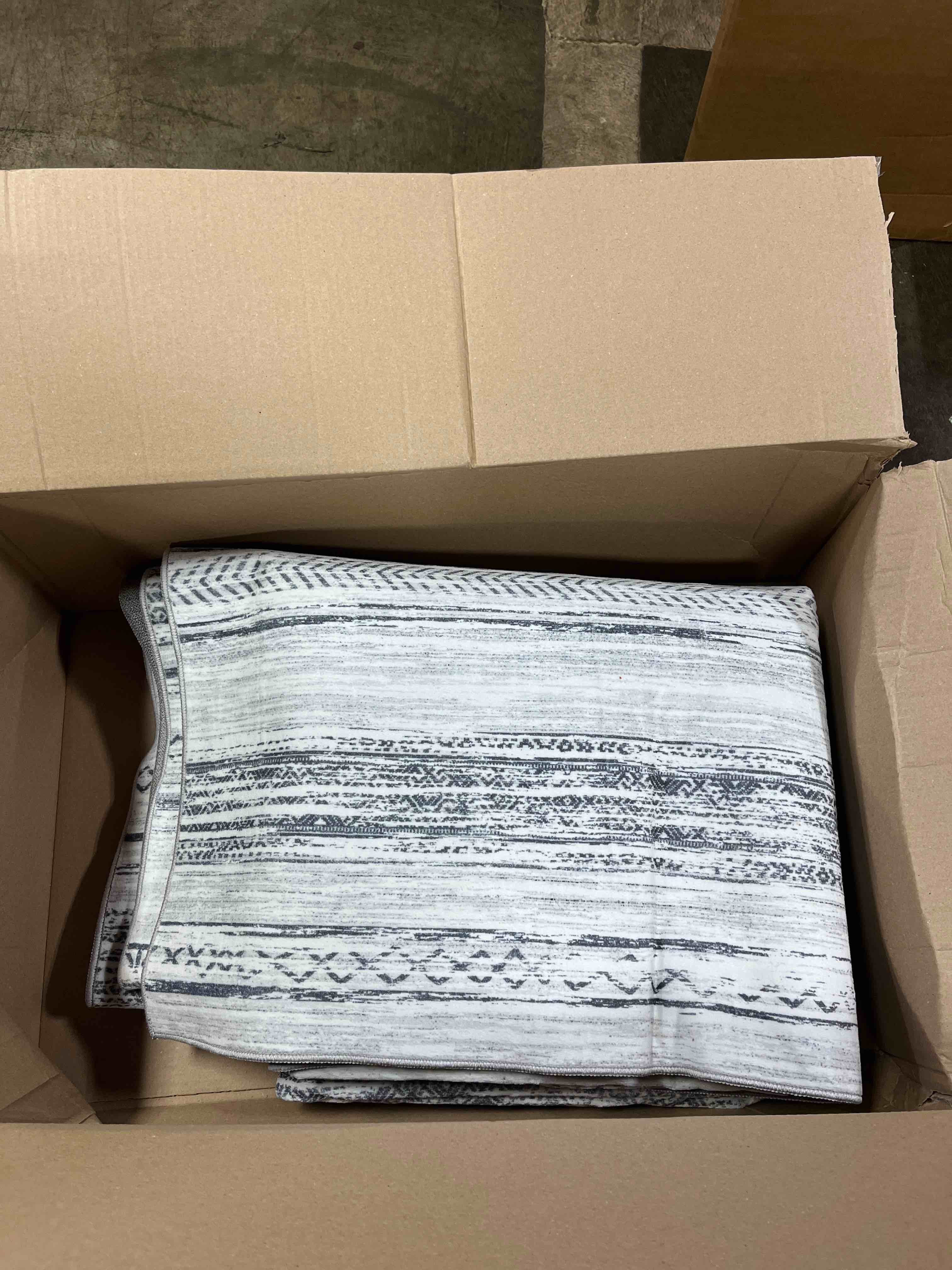 https://s3.amazonaws.com/lotting-images-prod/phillipi/GRA0362087_1758554897904.jpeg