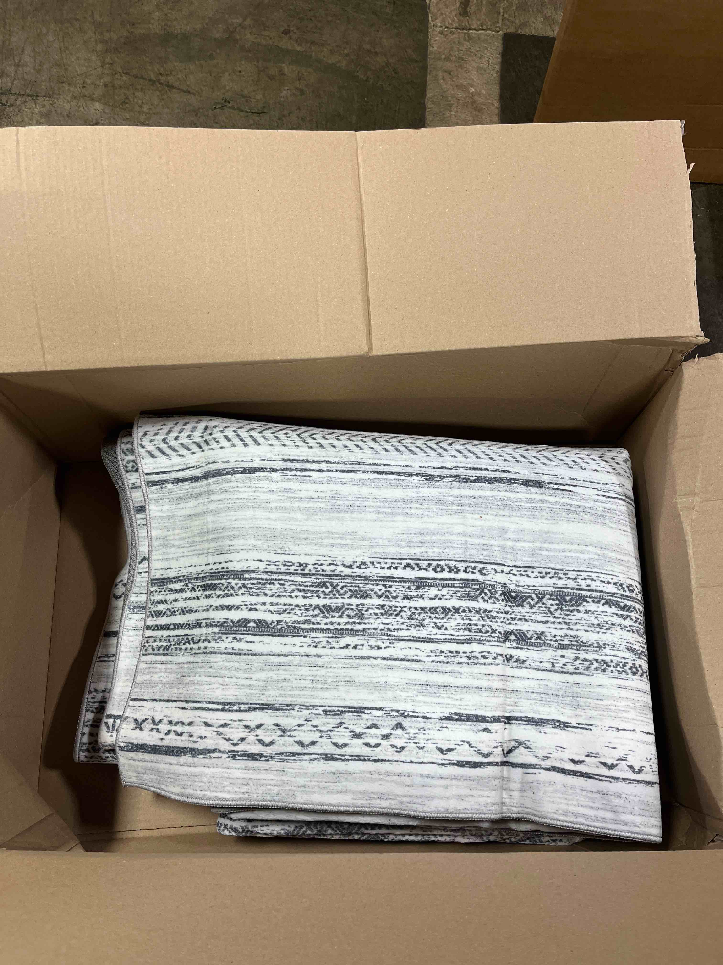 https://s3.amazonaws.com/lotting-images-prod/phillipi/GRA0362087_1758554898873.jpeg