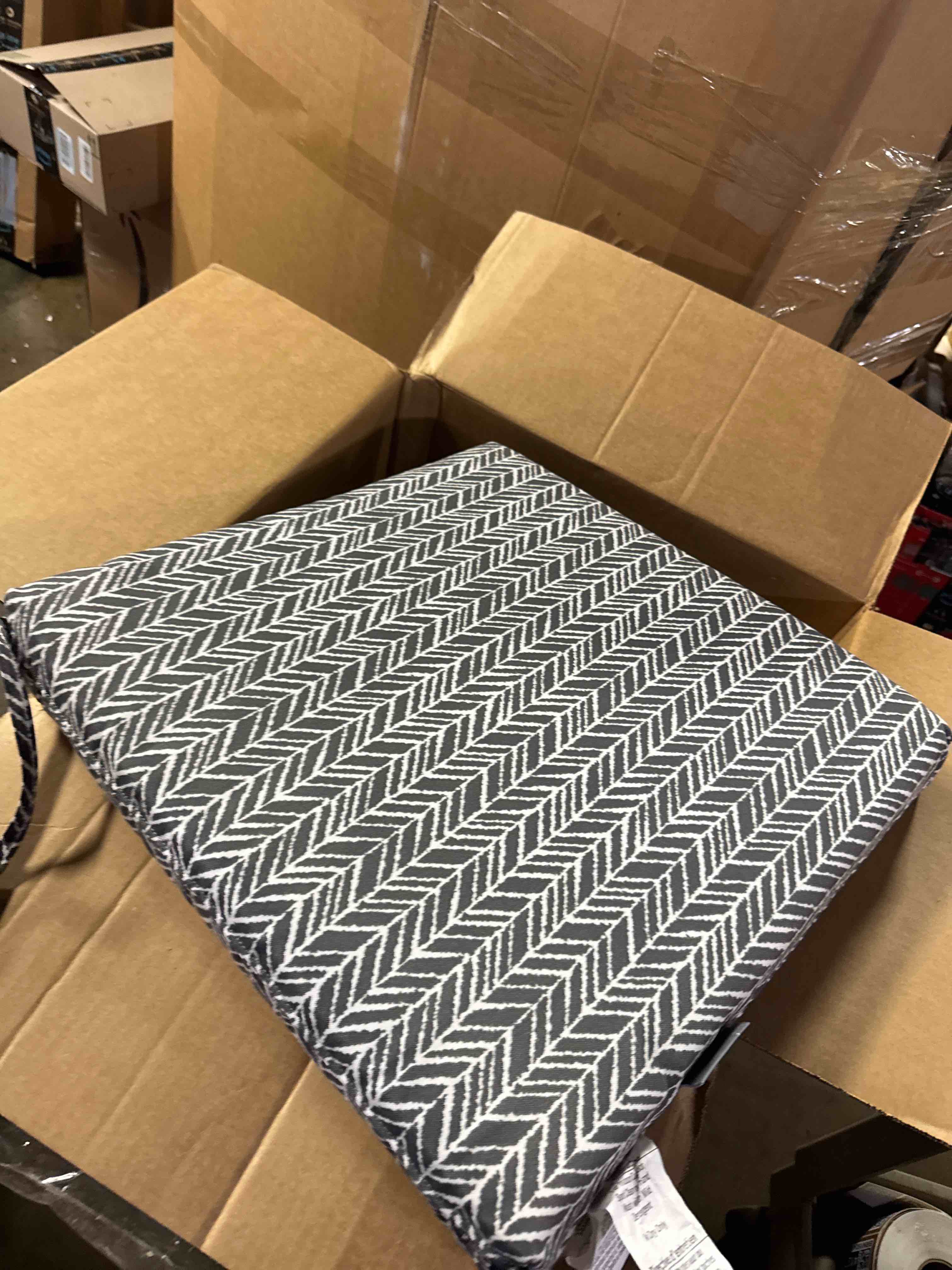 https://s3.amazonaws.com/lotting-images-prod/phillipi/GRA0365291_1753708586428.jpeg