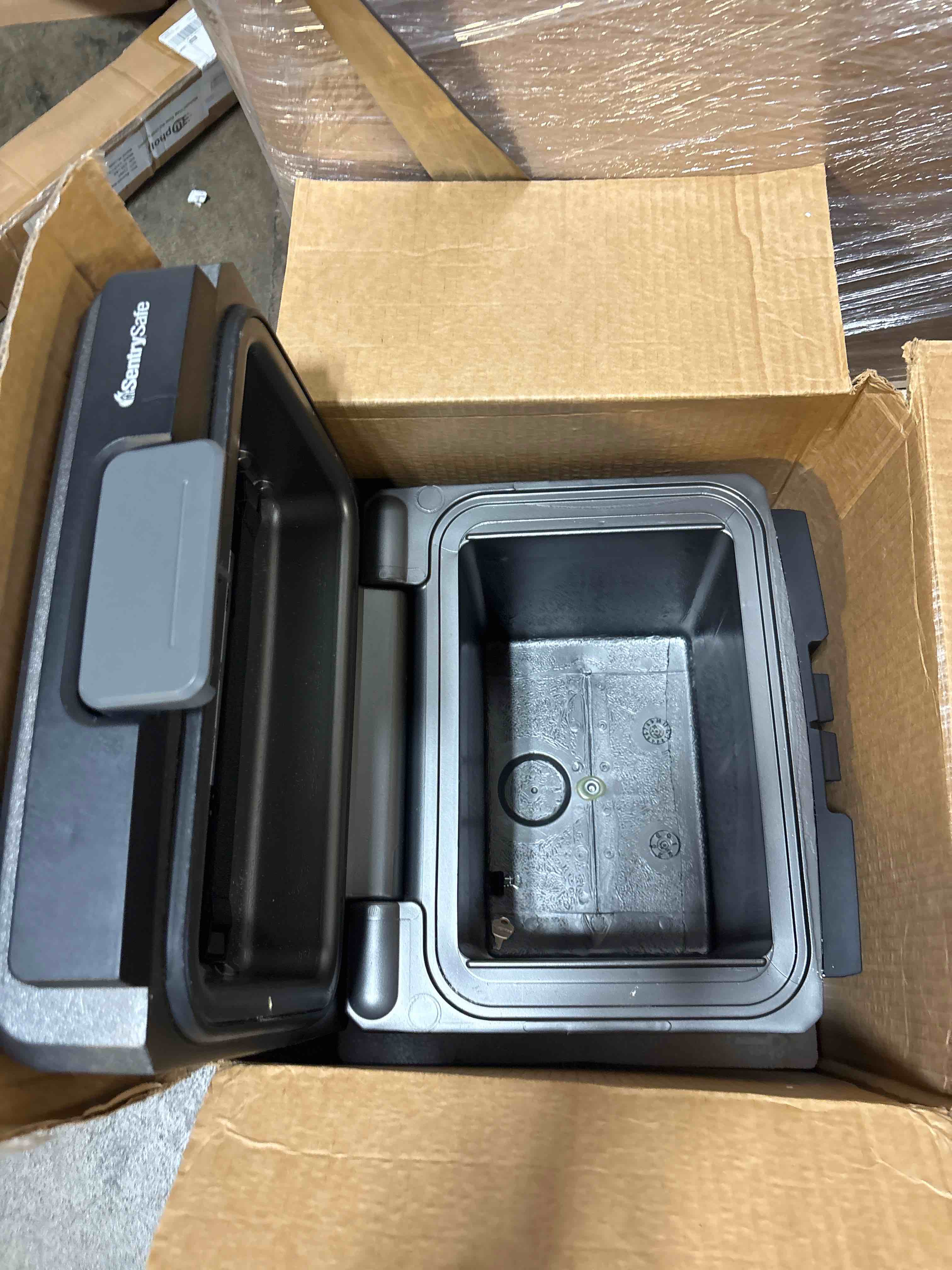 https://s3.amazonaws.com/lotting-images-prod/phillipi/GRA0370904_1759333129680.jpeg