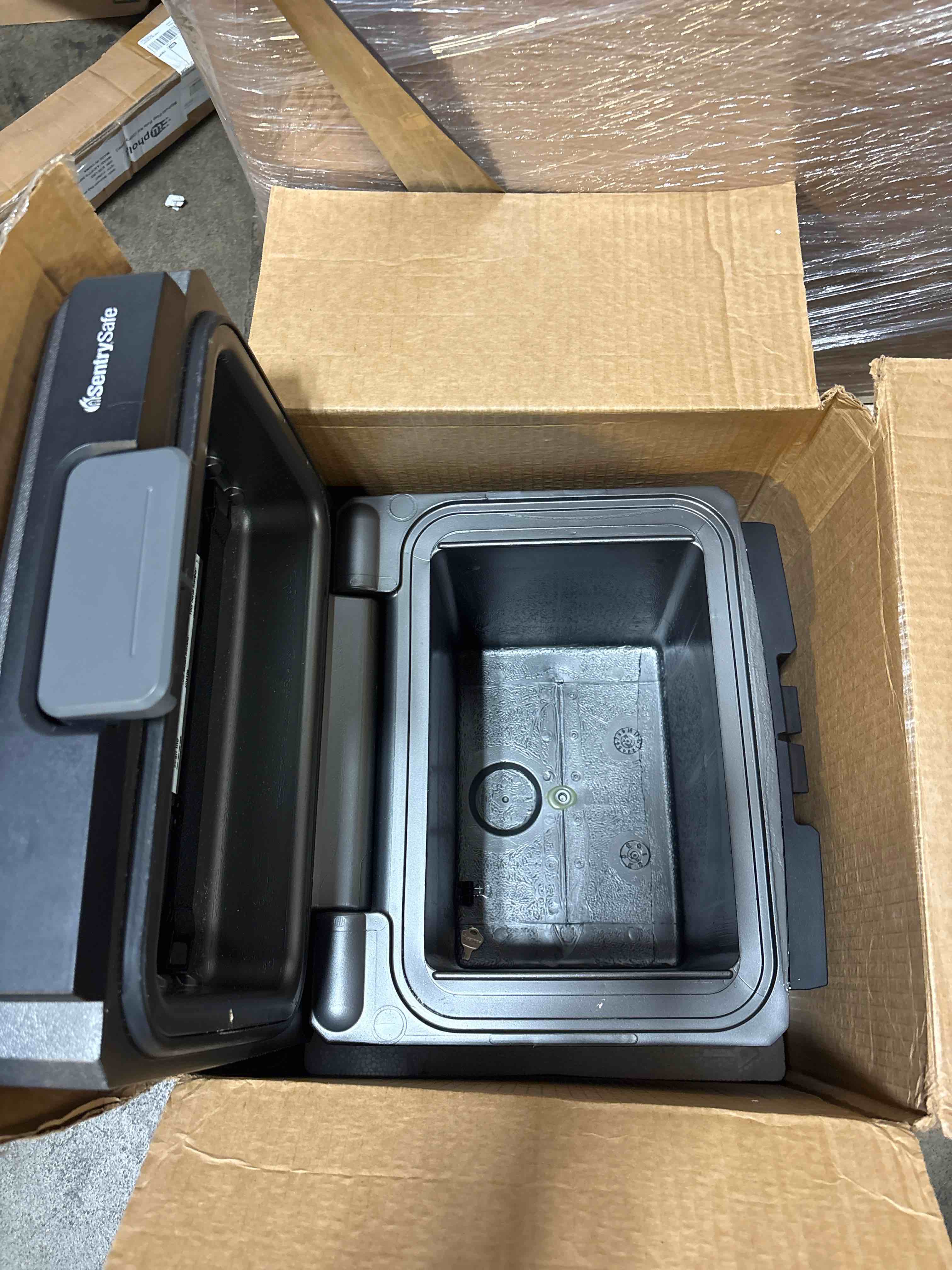 https://s3.amazonaws.com/lotting-images-prod/phillipi/GRA0370904_1759333130522.jpeg