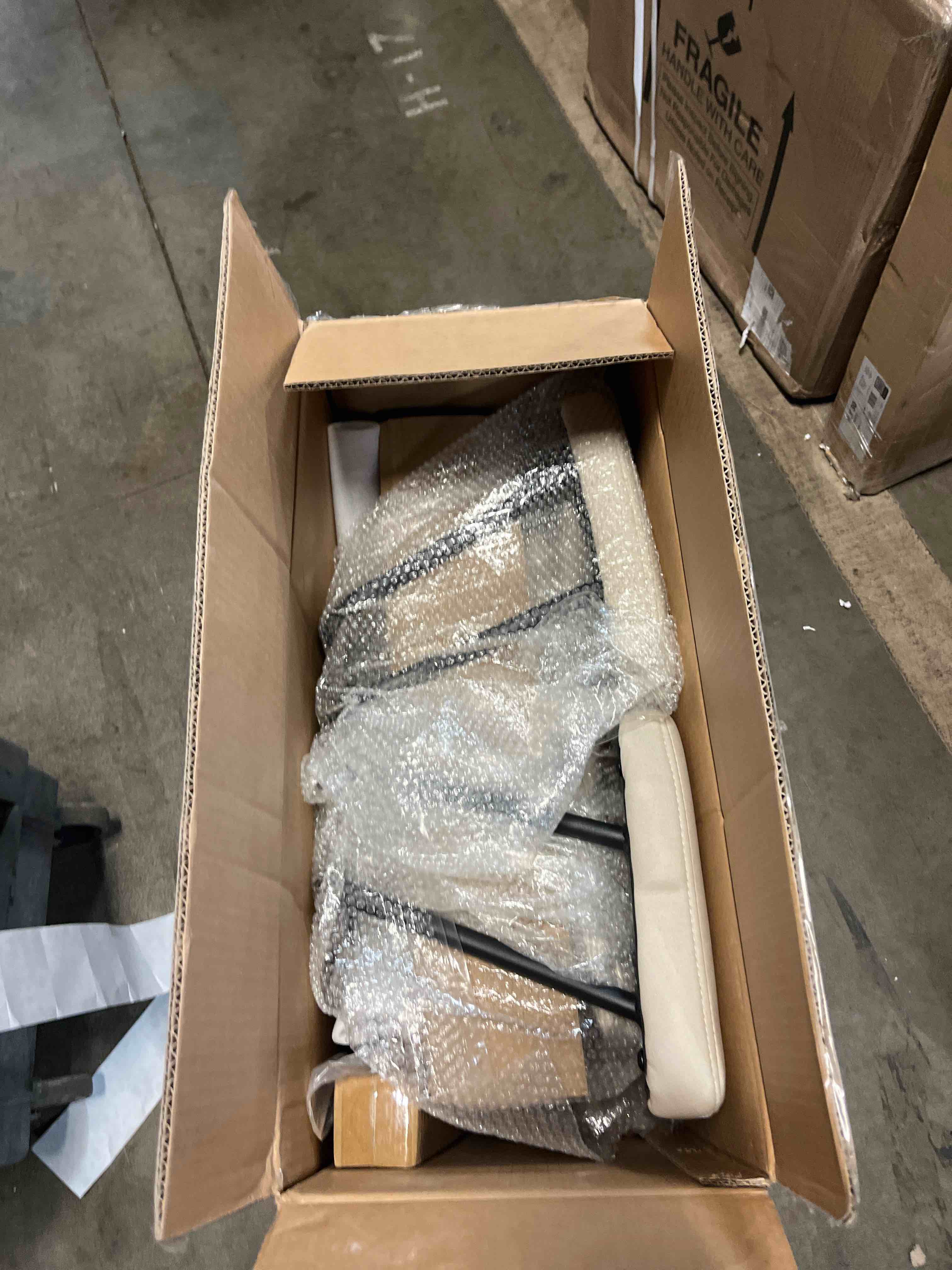 https://s3.amazonaws.com/lotting-images-prod/phillipi/GRA0371103_1758038662226.jpeg