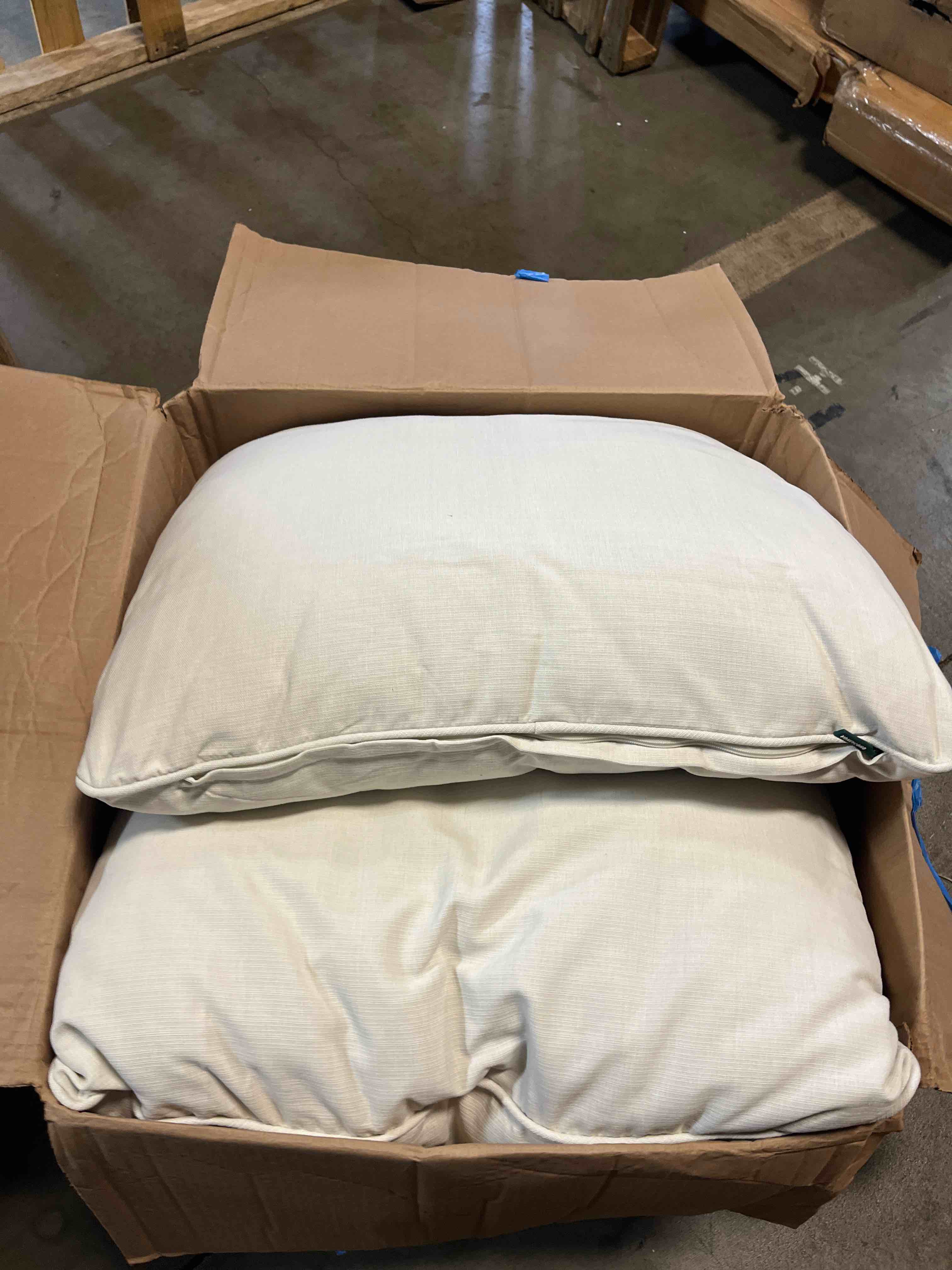 https://s3.amazonaws.com/lotting-images-prod/phillipi/GRA0371108_1758036320278.jpeg