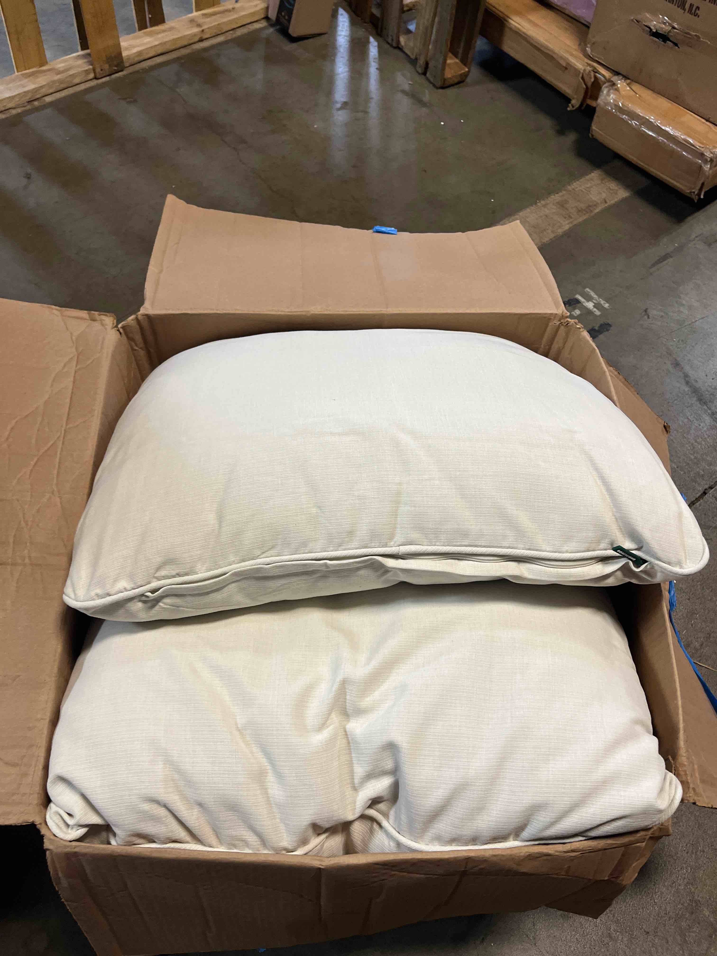 https://s3.amazonaws.com/lotting-images-prod/phillipi/GRA0371108_1758036321364.jpeg