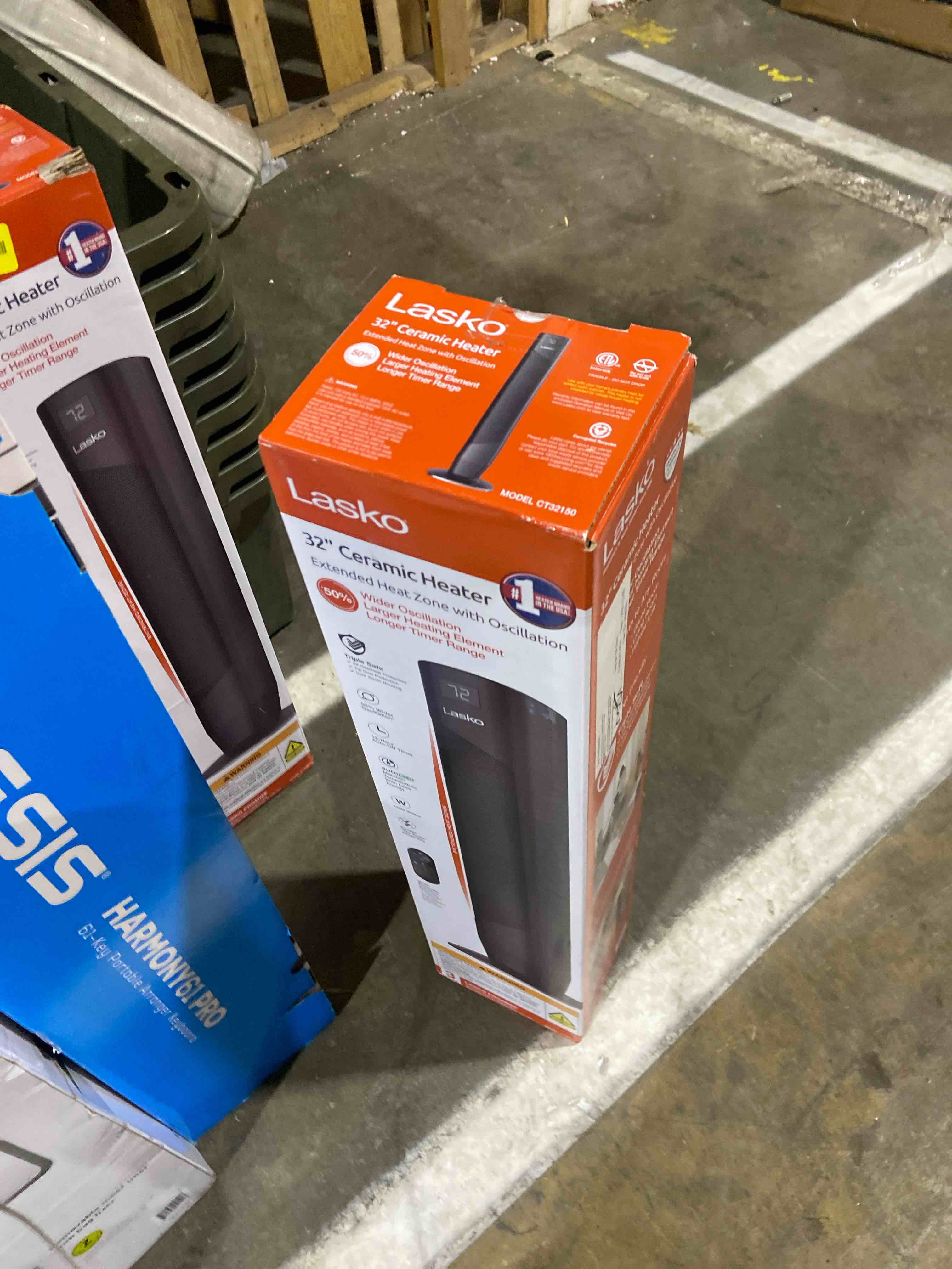 Condition photo showing New/Like New for Lasko 32  Oscillating Ceramic Tower Space Heater with Remote