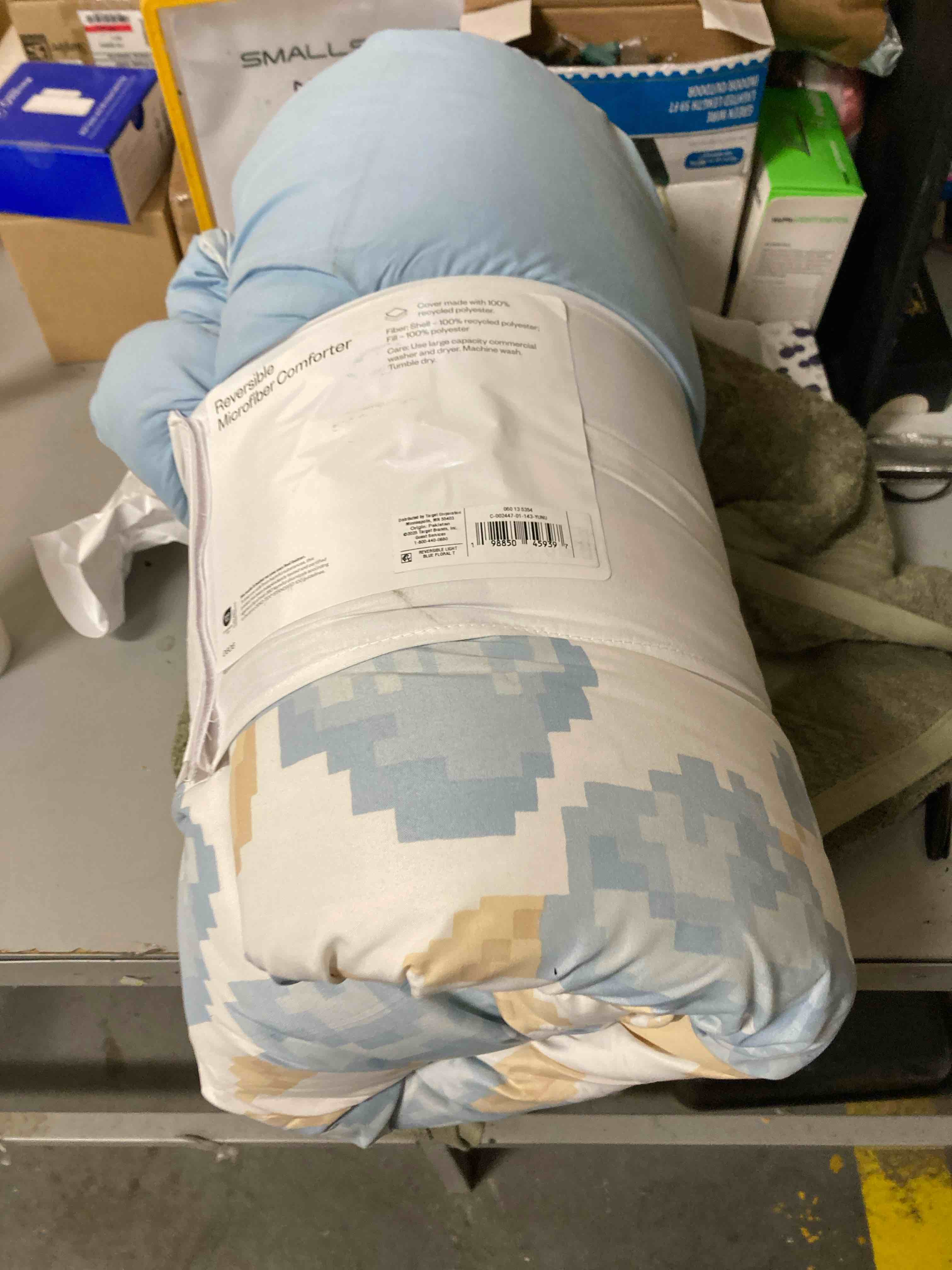 Twin/Twin Extra Long Microfiber Comforter Reversible Light Blue Floral - Room Essentials™