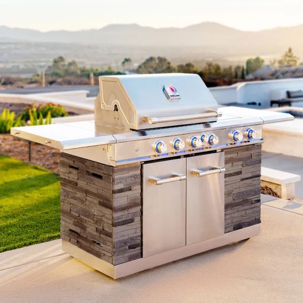 Kirkland Signature Stone Island 8-Burner Natural Gas Grill. Door corner and inner hinges bent, interior in brand new condition