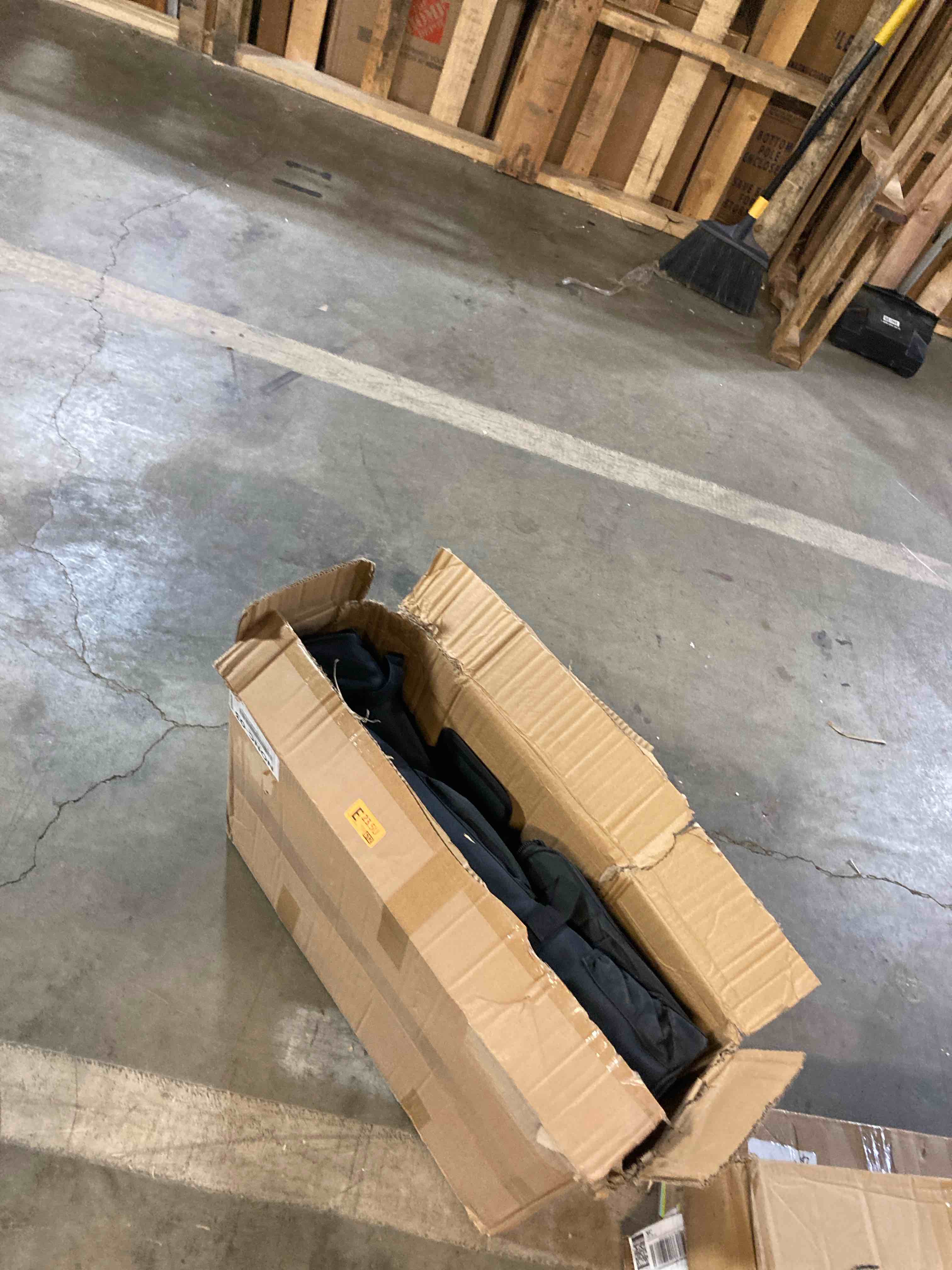 https://s3.amazonaws.com/lotting-images-prod/phillipi/GRA0392601_1738601022048.jpeg