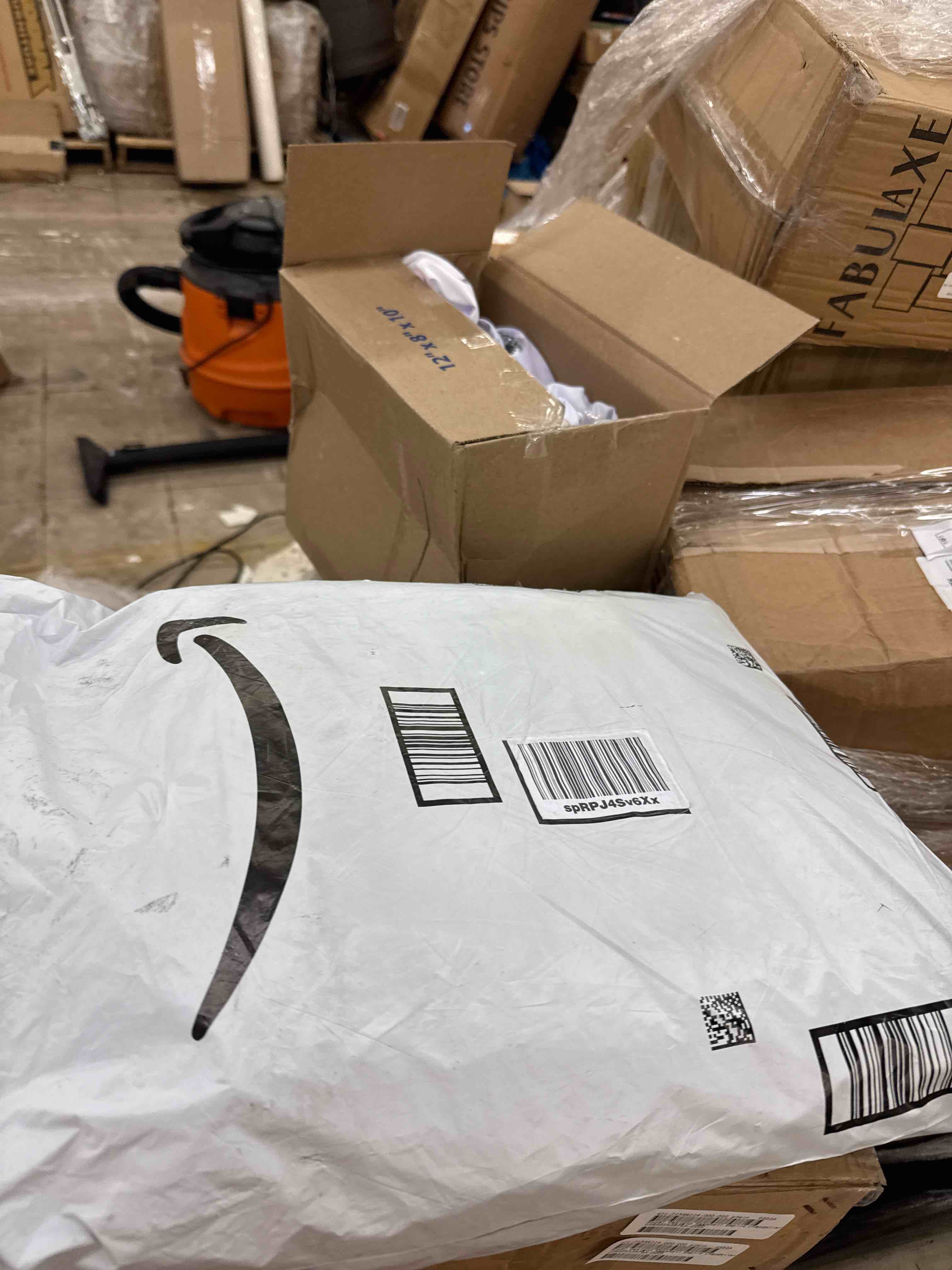 https://s3.amazonaws.com/lotting-images-prod/phillipi/GRA0397452_1732653030676.jpeg
