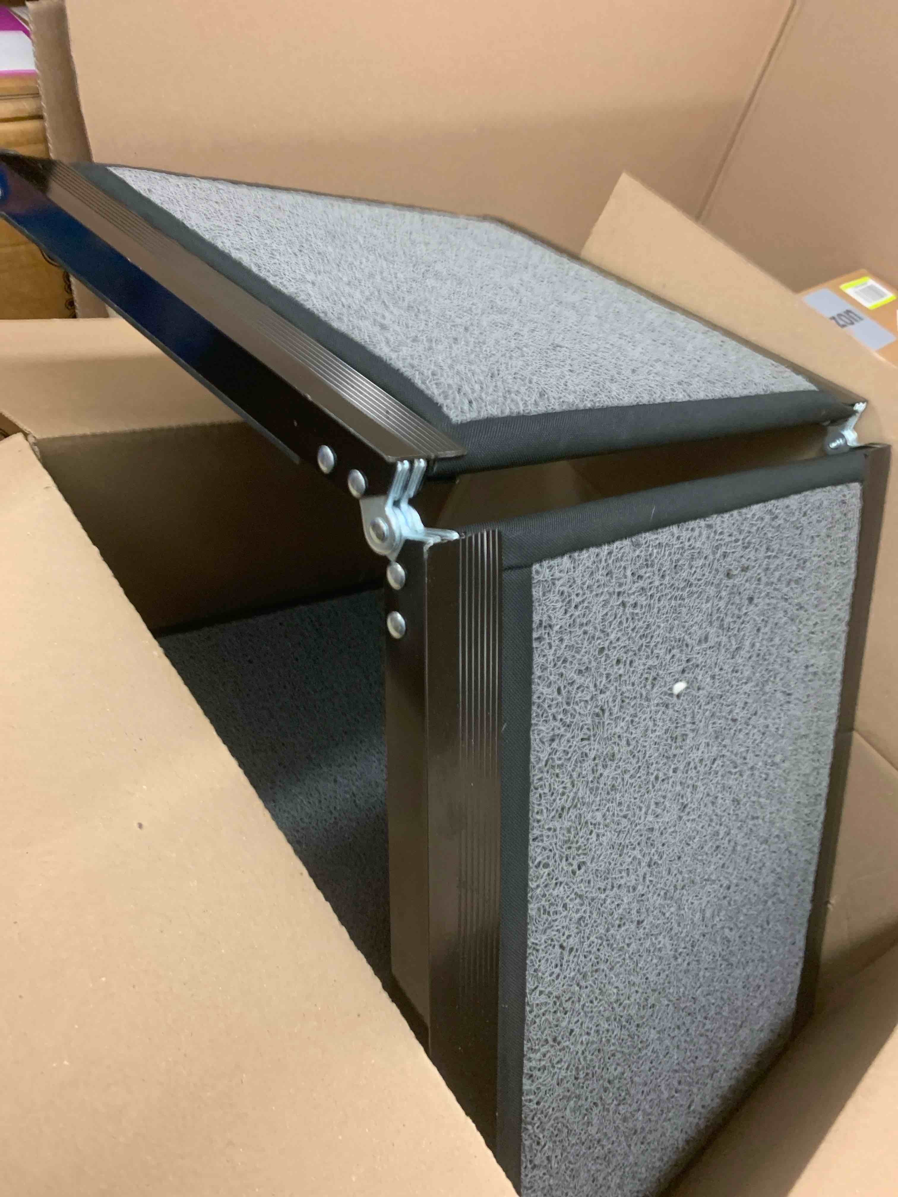 https://s3.amazonaws.com/lotting-images-prod/phillipi/GRA0398387_1740778000035.jpeg