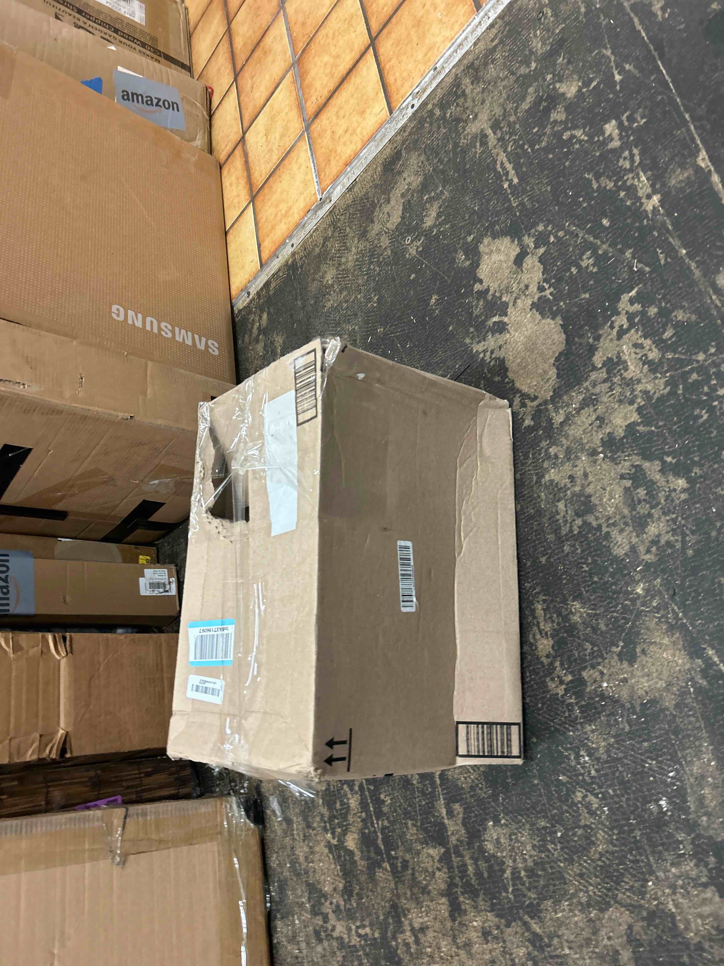 Condition photo showing New/Like New for vevor goat milking machine, 0.8 gal / 3 l food-grade stainless steel bucket, with 5200 mah rechargeable battery, 2 teat cups, cordless portable pulsation vaccum electric milking machine for goats only