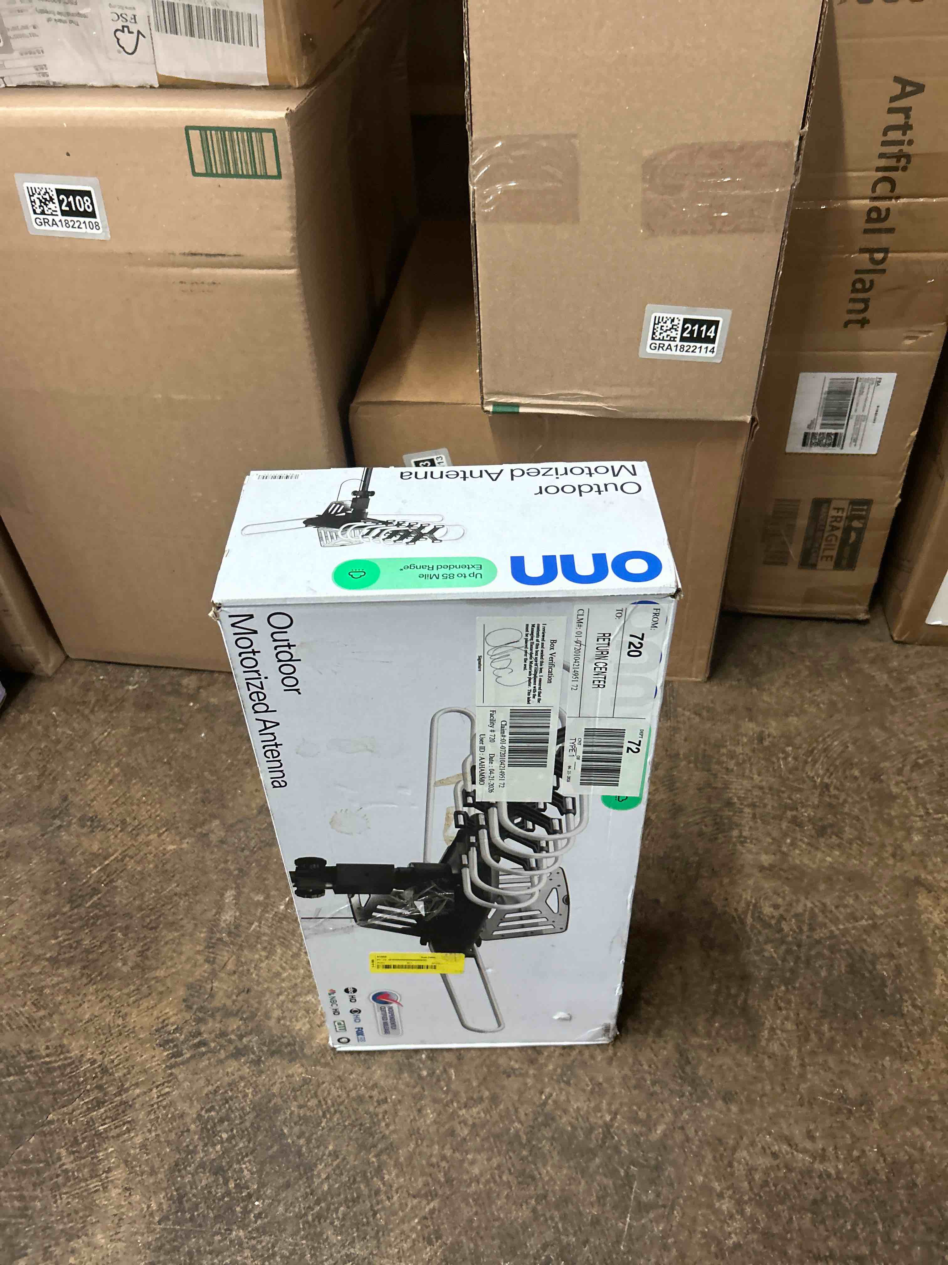 Condition photo showing New/Like New for onn onb17ch002e 4k hd motorized outdoor tv antenna w/pole mounting kit