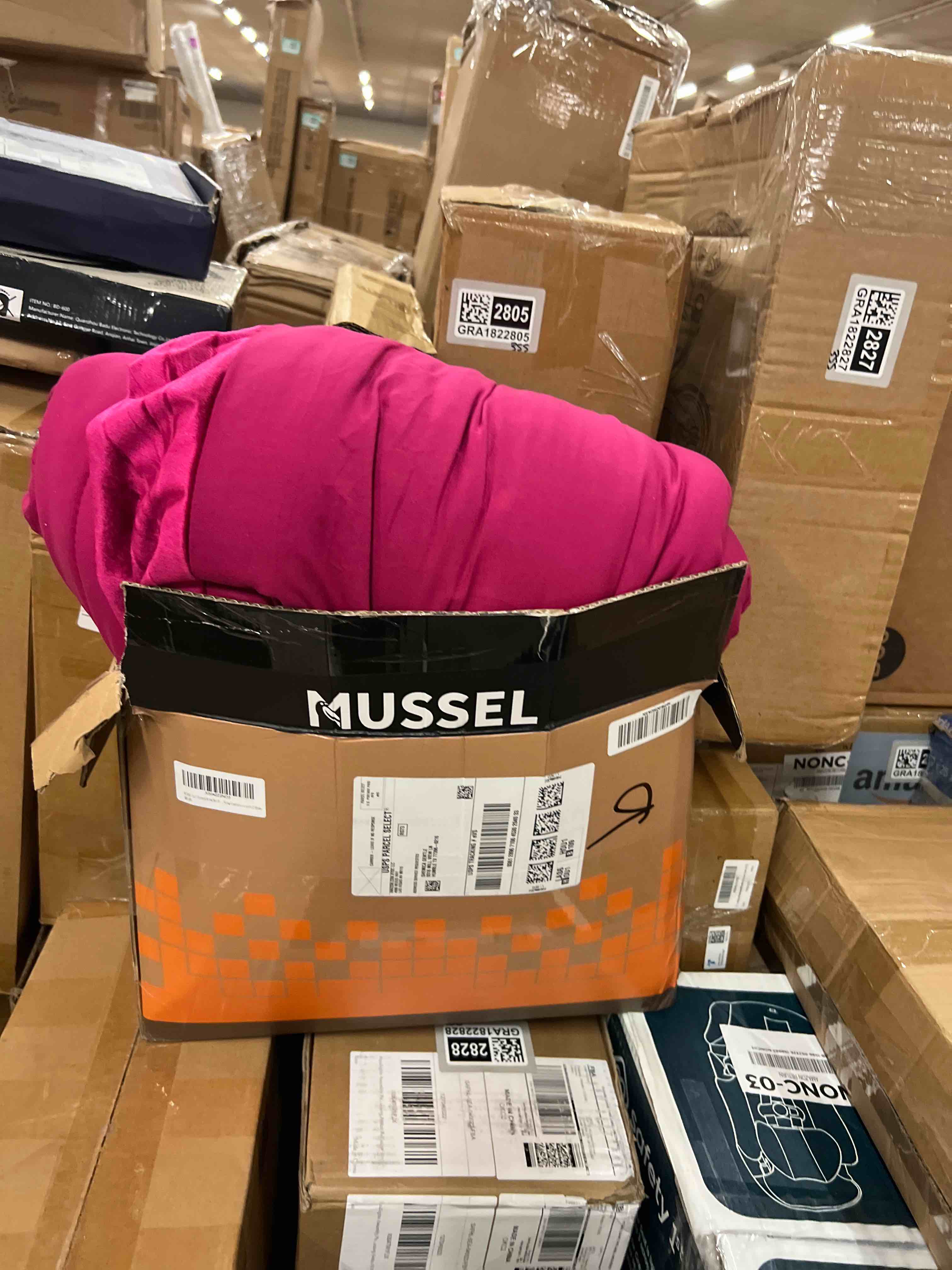 Condition photo showing New/Like New for mussel california king hot pink velvet comforters: 3 pieces luxury soft bedding comforter set for all seasons -striped boho rustic lightweight men women oversized king comforters with 2 shams