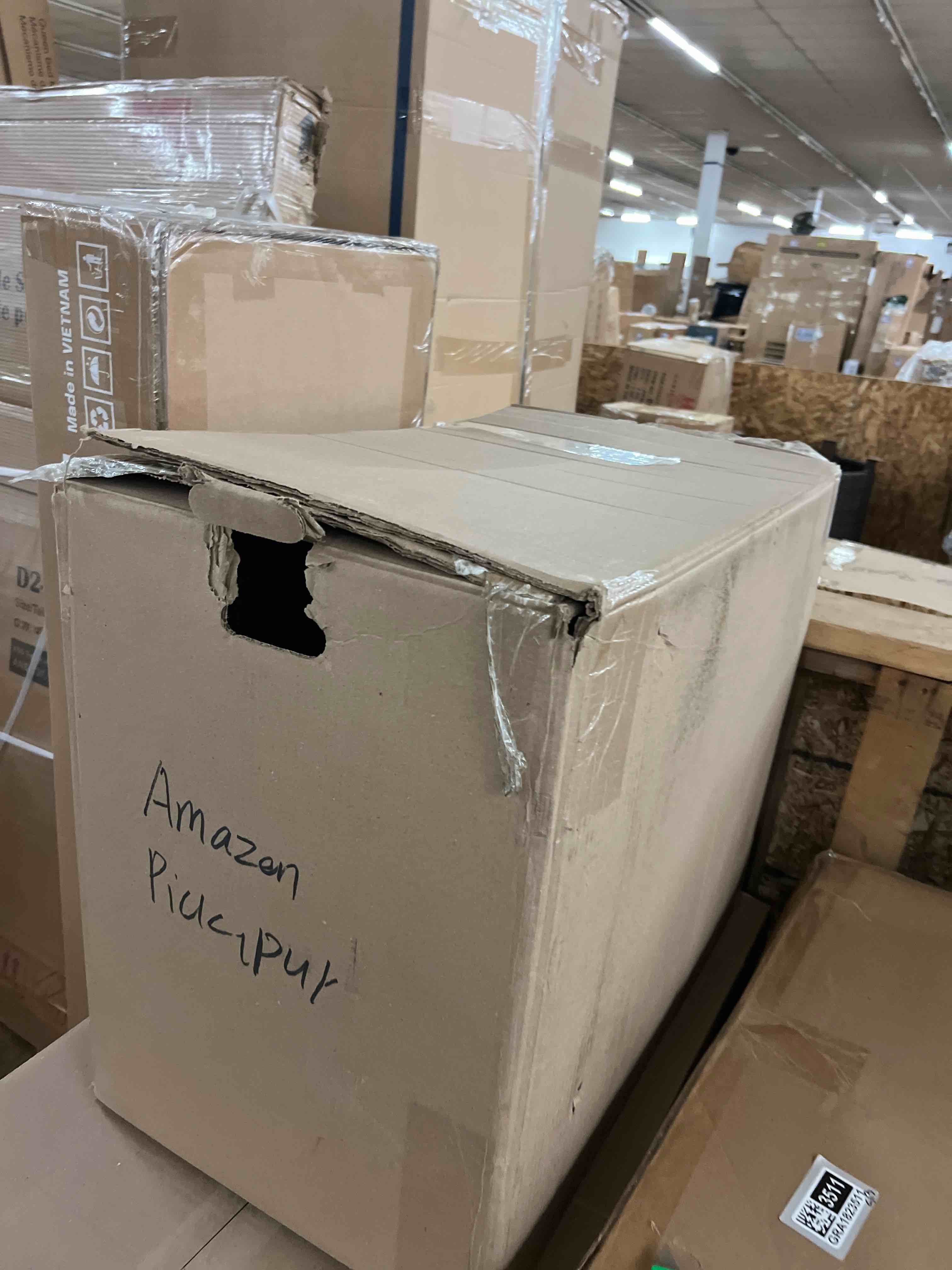 Condition photo showing New/Like New for toto® drake® 1.6 gpf toilet tank with washlet®+ auto flush compatibility  cotton white - st776sa#01