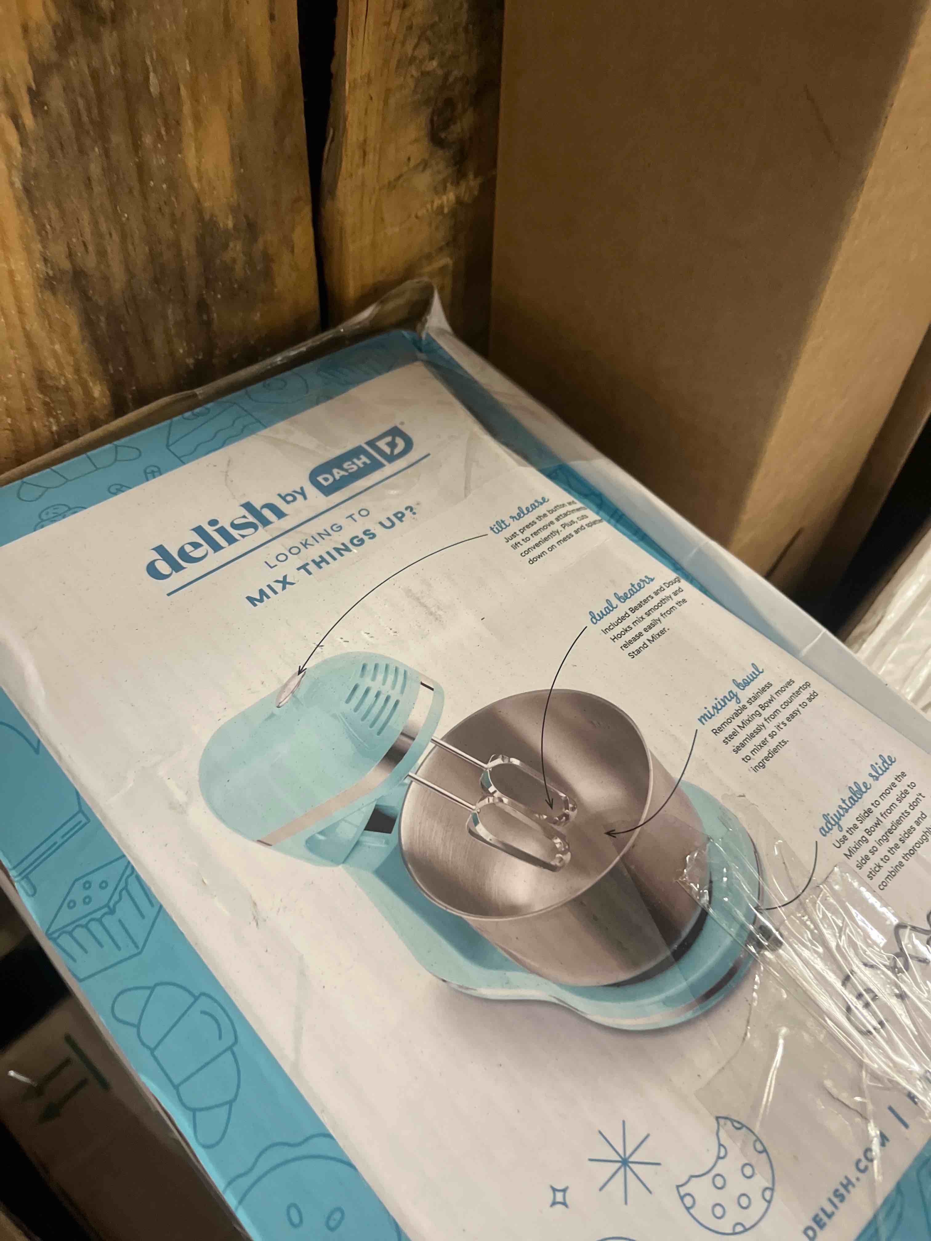 Condition photo showing New/Like New for delish by dash stand mixer - compact mixer for everyday baking - 5-speed power with removable mixing bowl - dough hooks included - aqua, 3.5-quart