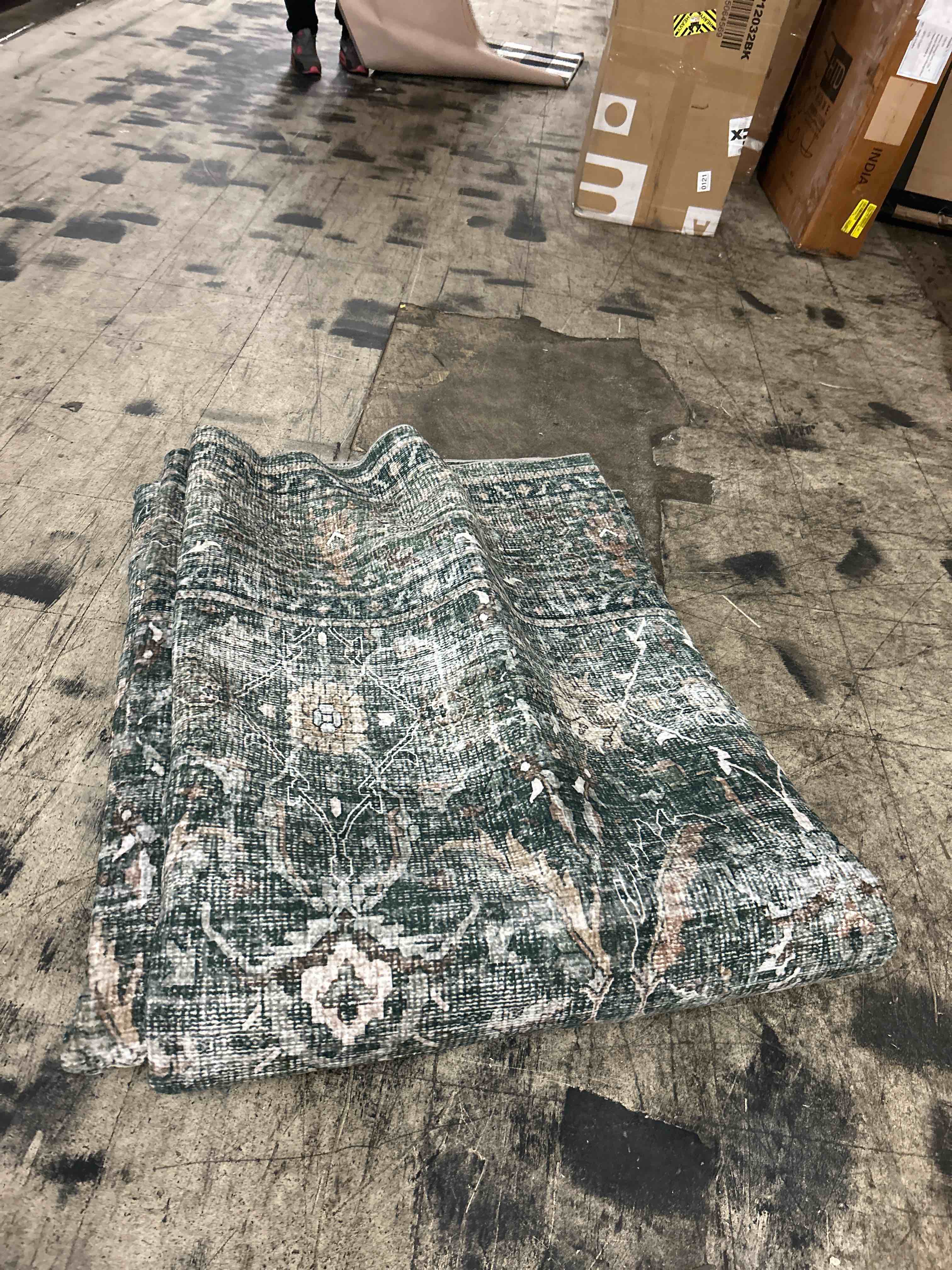 Condition photo showing New/Like New for rugsure washable area rugs - perfect for living room, bedroom, kids room, nursery - stain & water resistant non-slip, pet & child friendly, vintage tribal area rugs (green, 9' x 12')