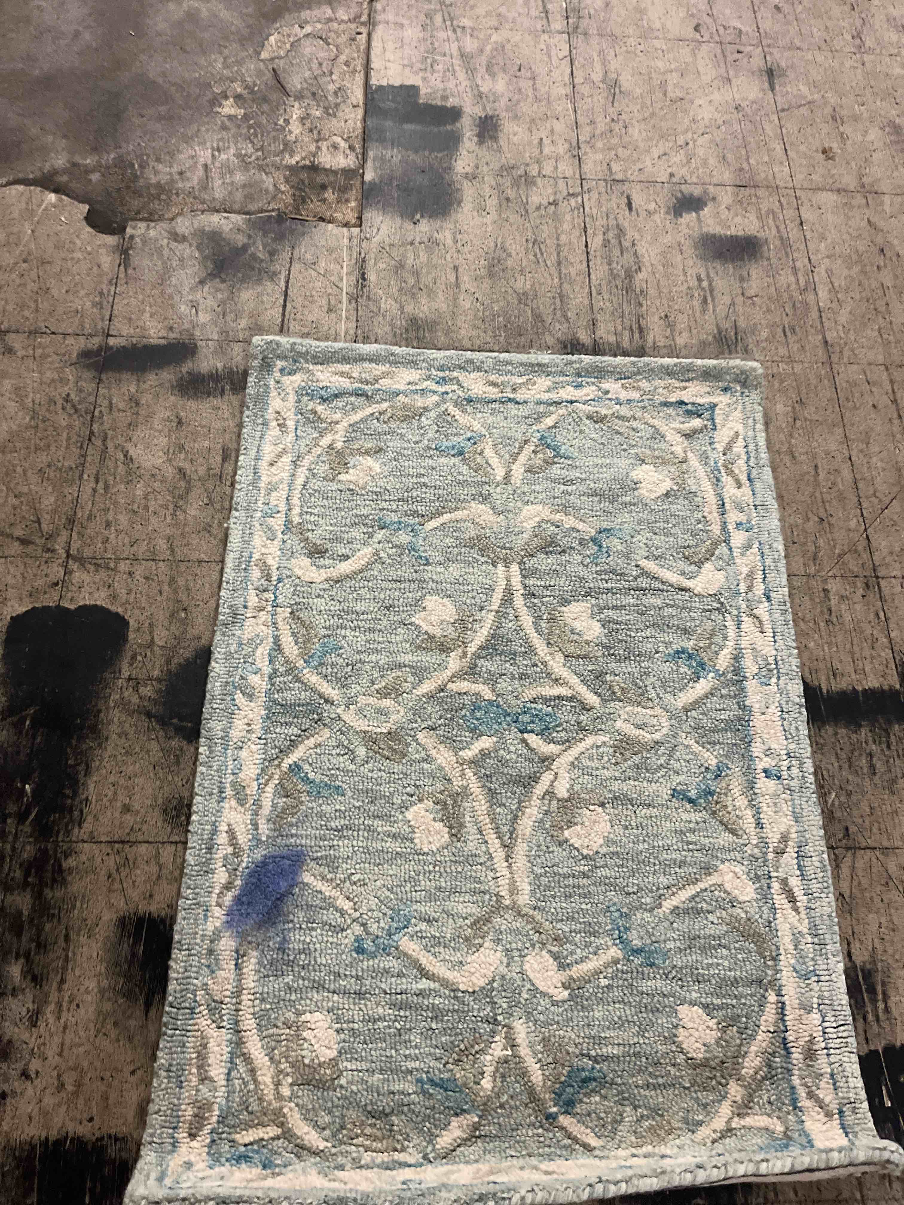 Condition photo showing New/Like New for eieihouse 9x12 ft area rug washable vintage rugs for living room blue