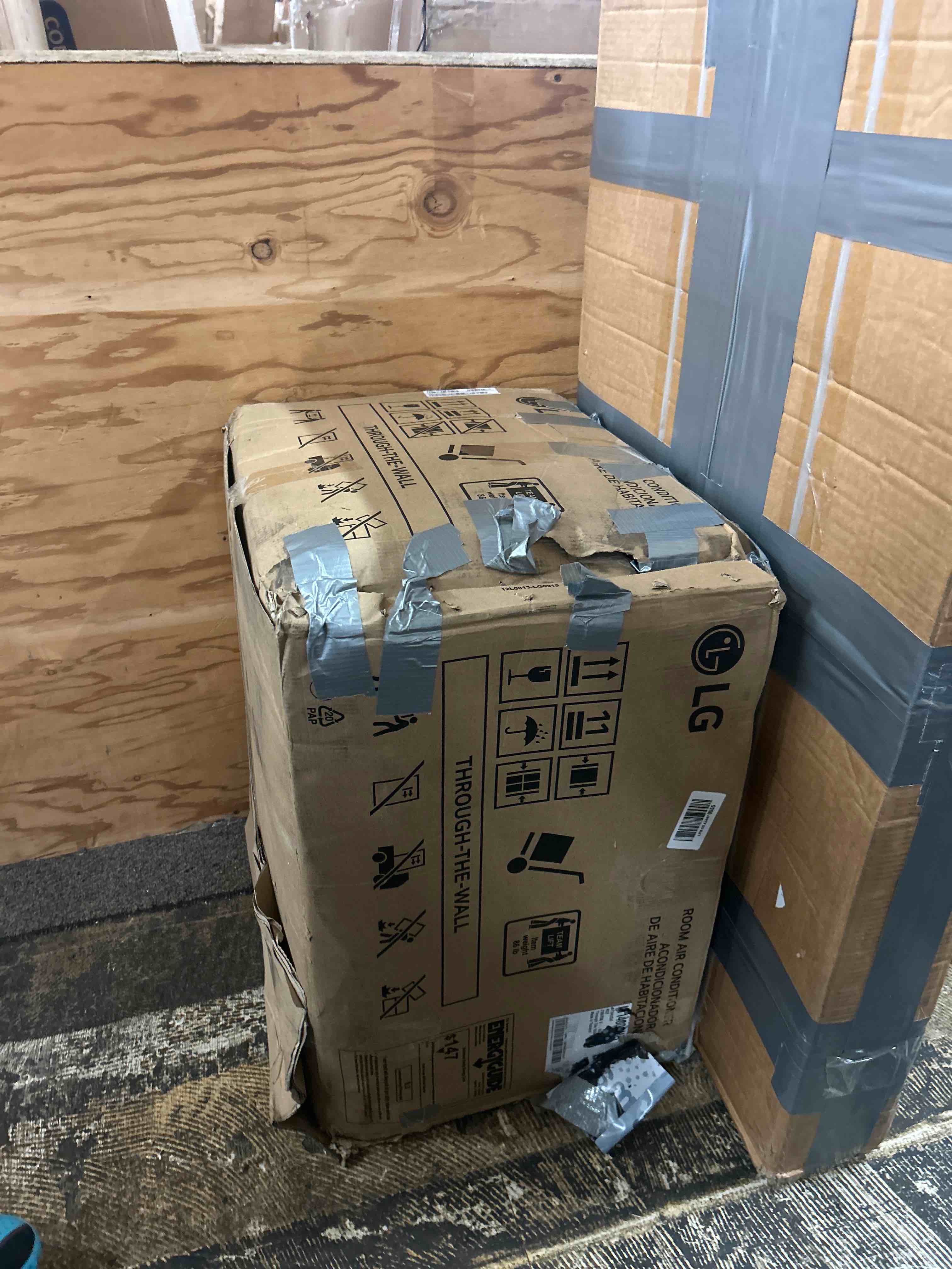 Condition photo showing New/Like New for lg 14,000 btu 230v wall air conditioner, white