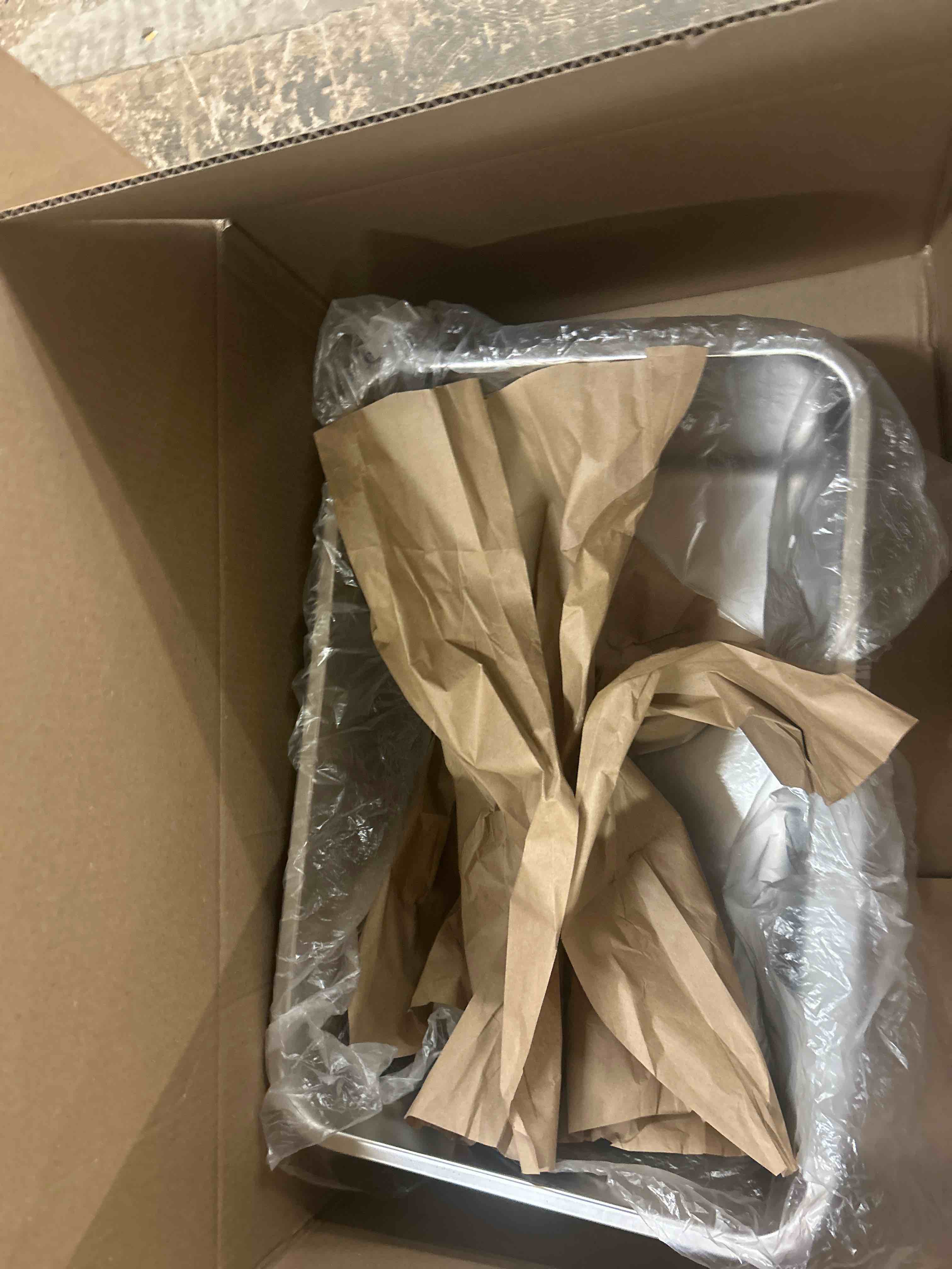 Condition photo showing New/Like New for Stainless Steel Litter Box with High Sides,23.60" L X 15.7" W X 7.8" H,Extra Large Jumbo Cat Litter Box,XL Kitty Metal Liter Box for Indoor Big Cats,Non-Sticky,Anti-Leakage(Left Entry)