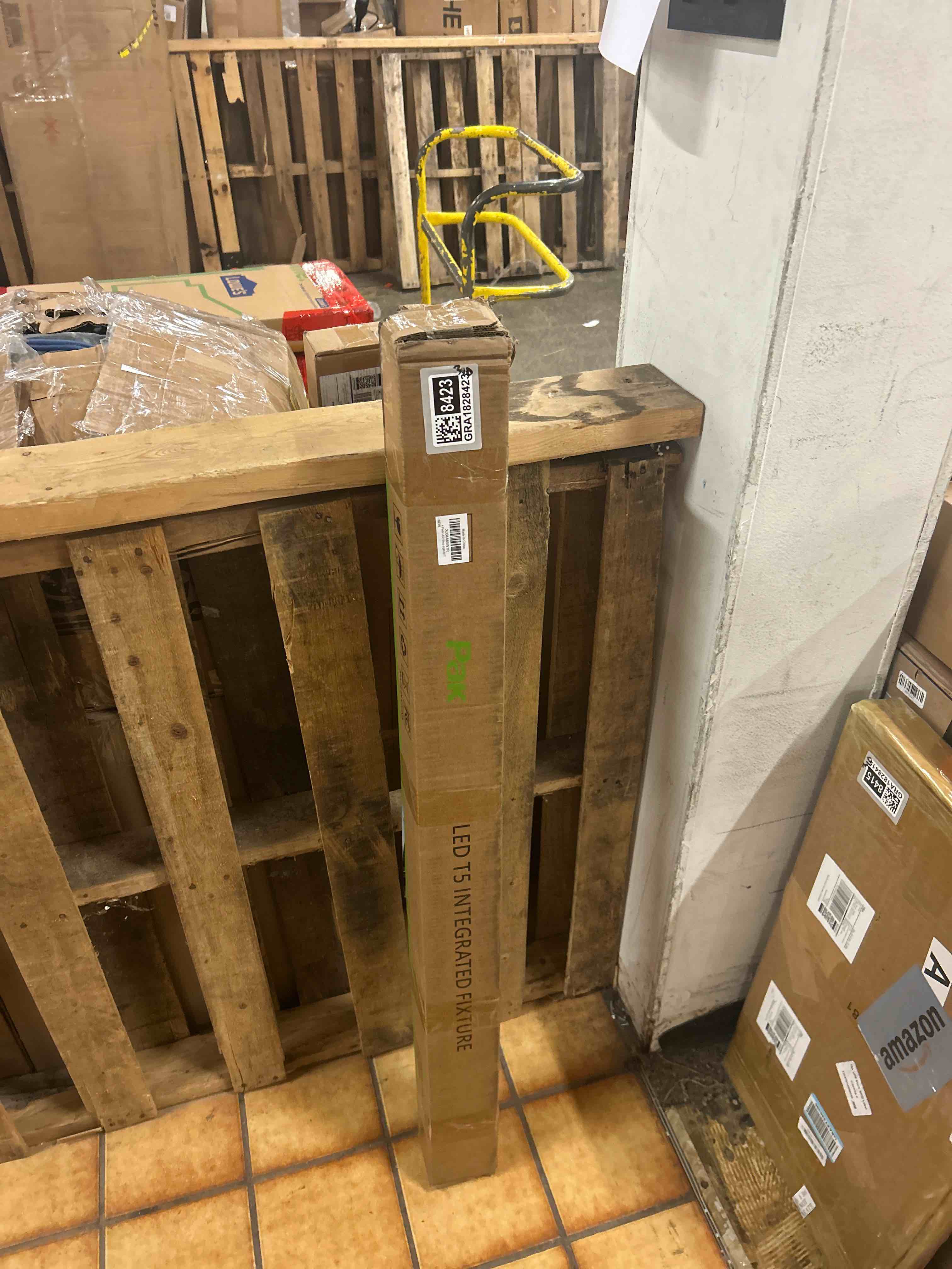 Condition photo showing New/Like New for Pak 4FT LED Shop Lights, 2300LM 6500K Cool White, 20W Energy Efficient Linkable Ceiling and Under Cabinet Lighting, T5 Integrated Utility Fixture for Garage, Workshop, Basement, FCC Certified, 4 Pack