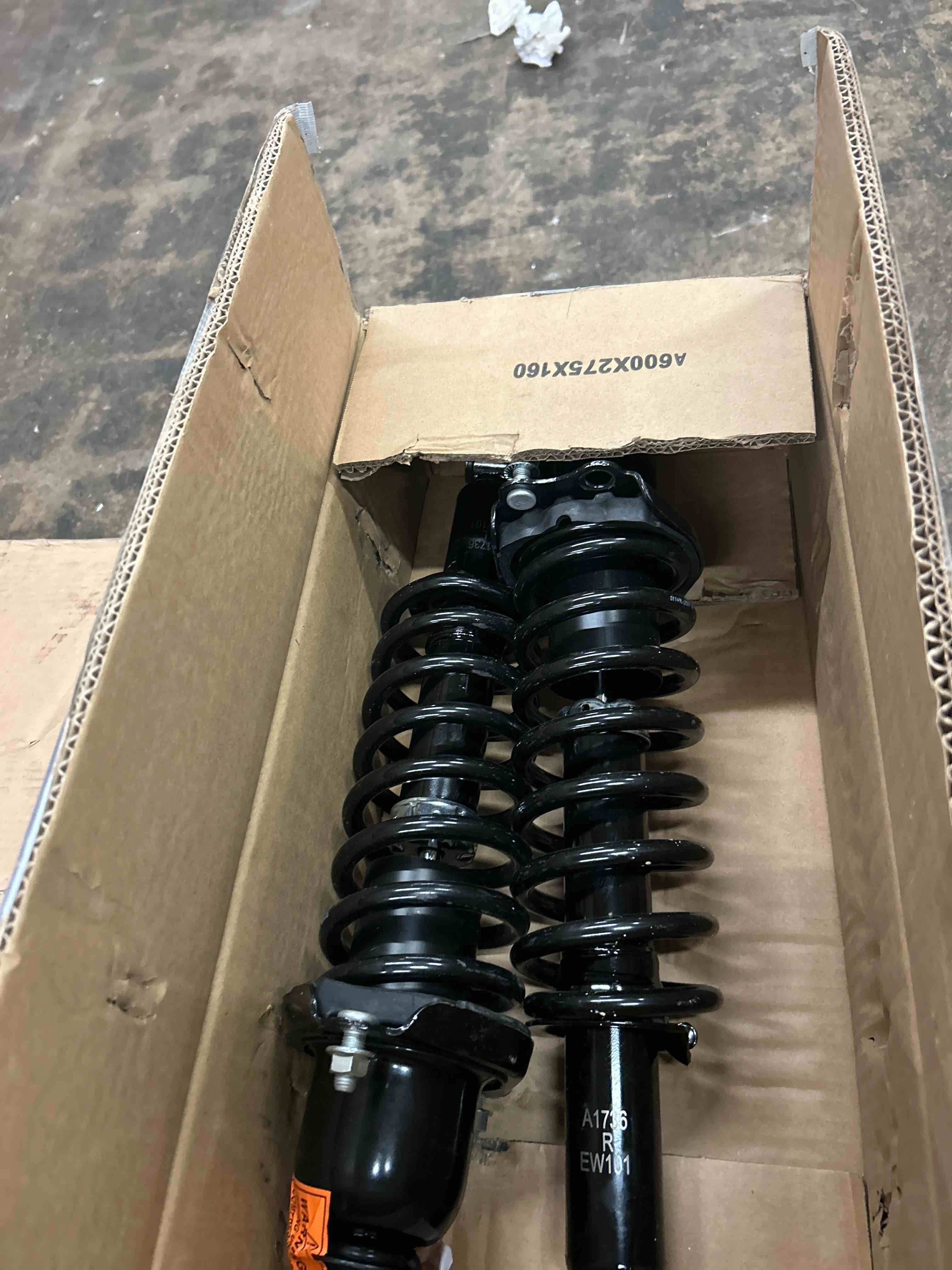 Condition photo showing New/Like New for Front and Rear Struts Assembly Compatible for 2007 2008 2009 2010 2011 Honda CR-V Coil Spring Shock Absorber 1333365L 1333365R 172497R 172497L -4PCs