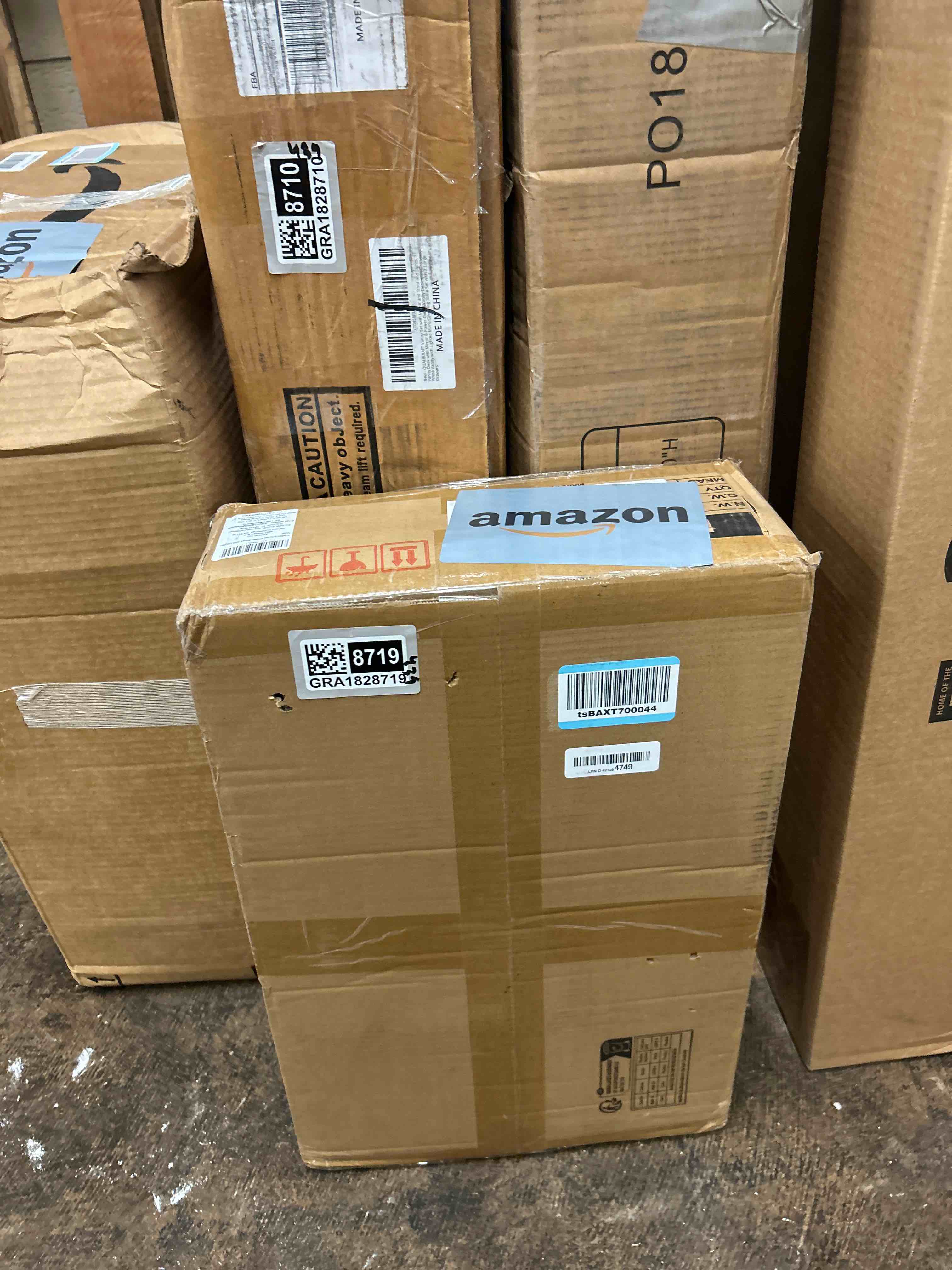 Condition photo showing New/Like New for SONGMICS Piano Bench with Padded Cushion and Storage Compartment for Music Books, Vanity Stool, Tufted Wooden Piano Seat, 13.8 x 22 x 19.5 Inches, Black ULPB55H