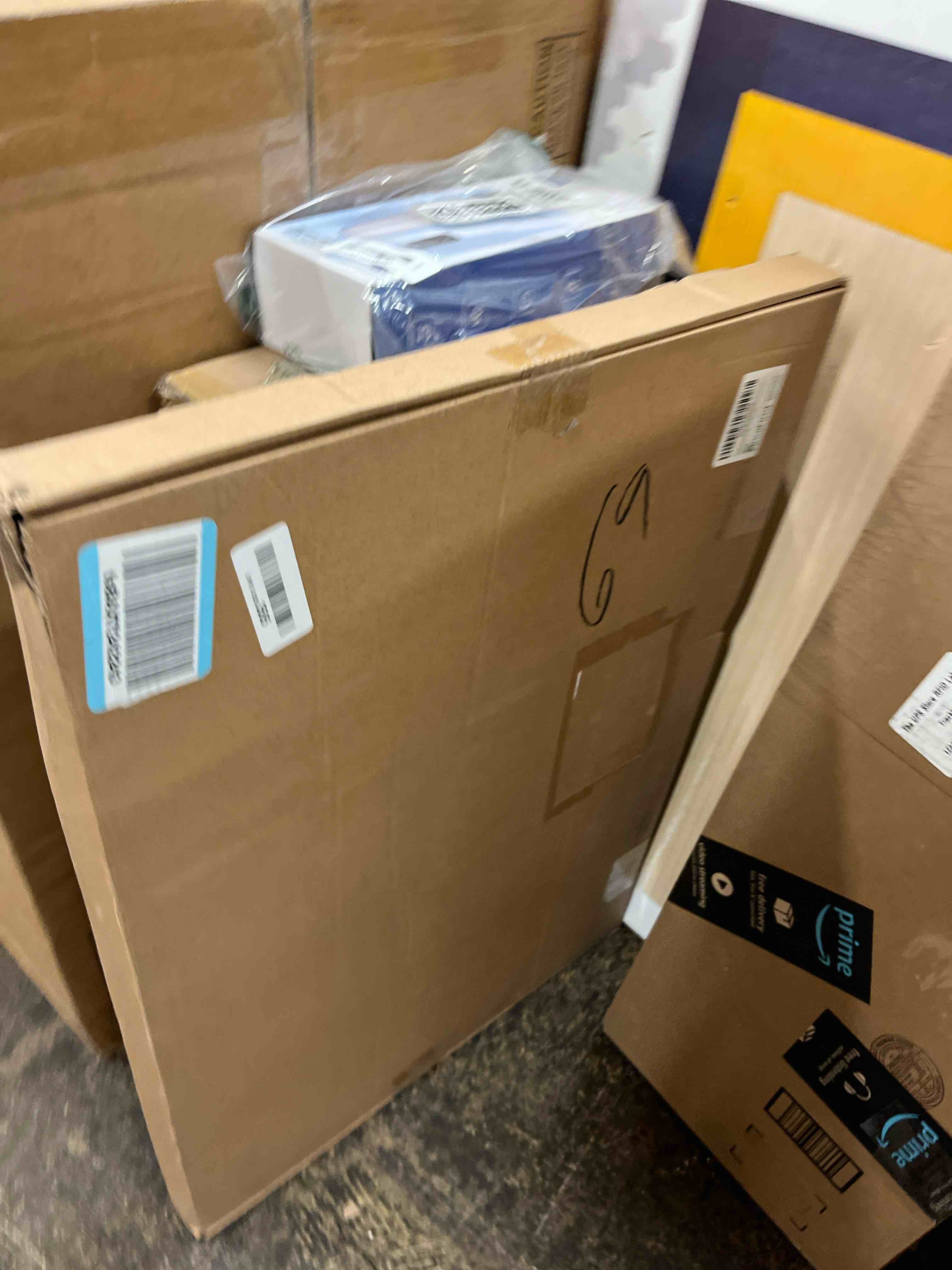 Condition photo showing New/Like New for Minimalist 16x24 Frame, Natural Solid Oak Wood 16x24 Poster Frame, Lightweight for Wall Mounting(Single, Oak)