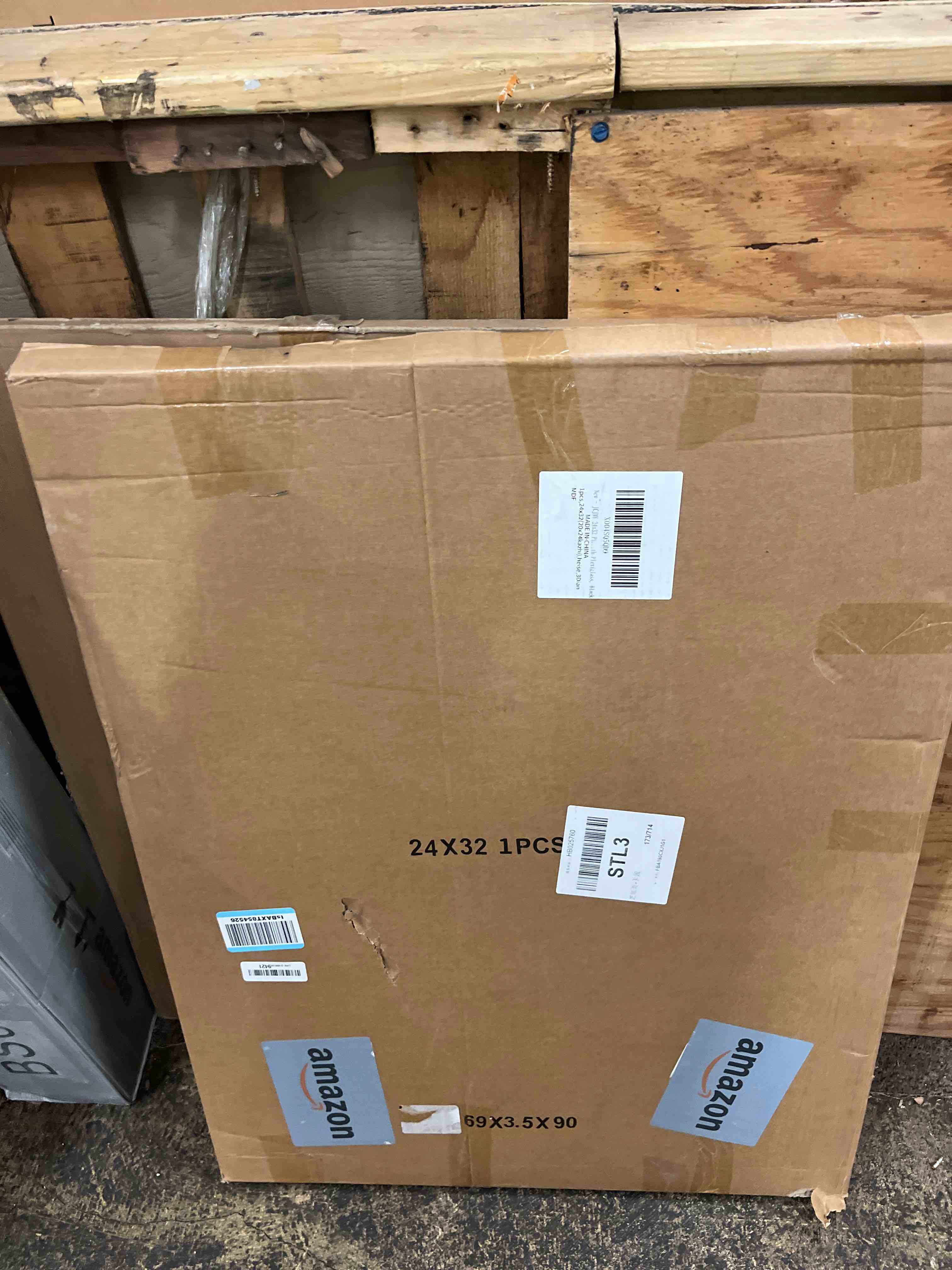 Condition photo showing New/Like New for 24x32 inch Picture Frame with 20x24 Mat, Display Photo 20x24 with Mat or 24 x 32 Without Mat, Wall Hanging Large 24 by 32 Poster Frame with Plexiglass, Black