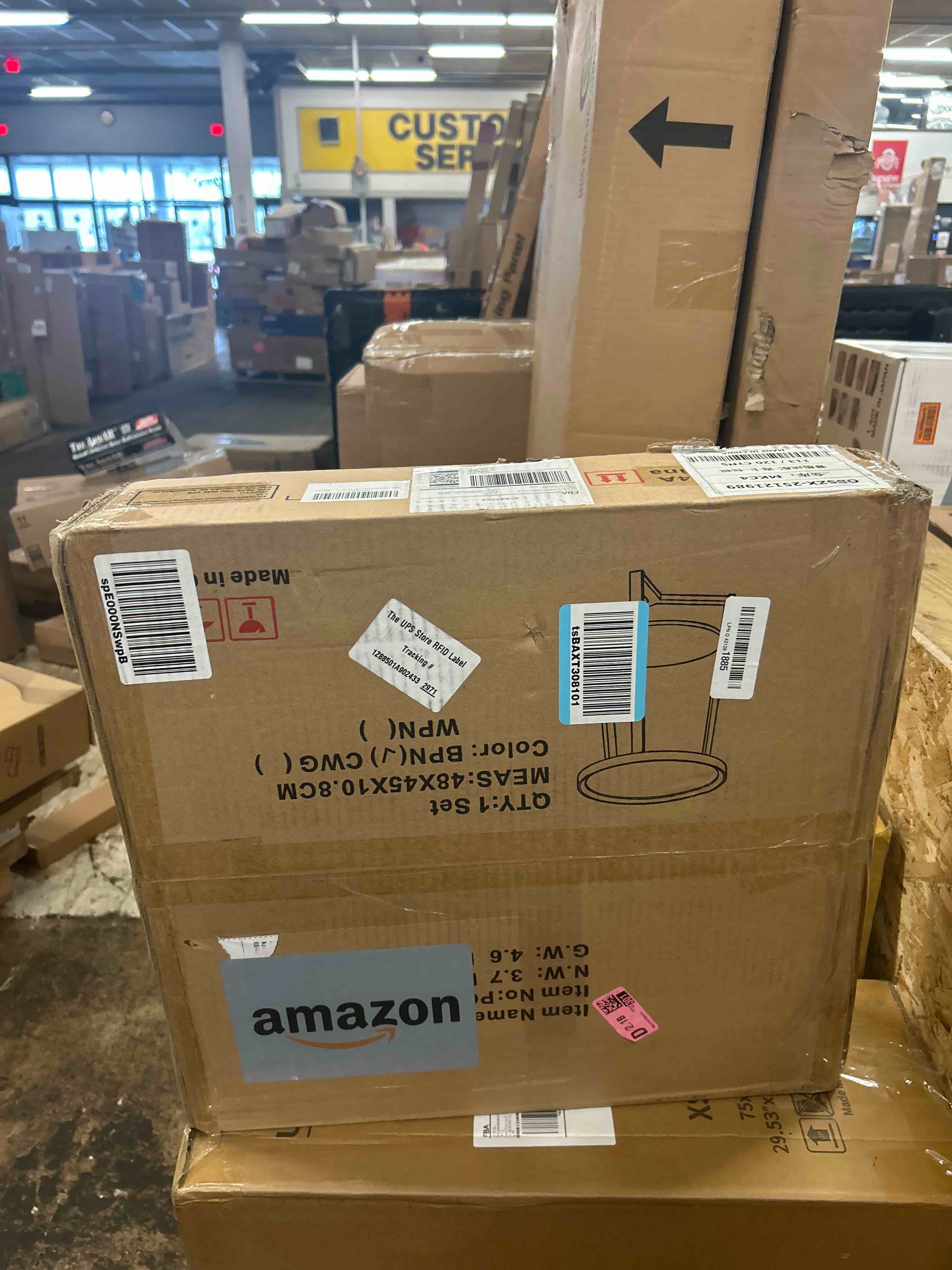 Condition photo showing New/Like New for Gadroad Round End Table with Storage Shelf, 2 Tier Farmhouse Side Table Nightstand for Living Room, Bedroom, Wood Tabletop & Black Metal Frame, Black 15.7 * 15.7 * 23.0inches