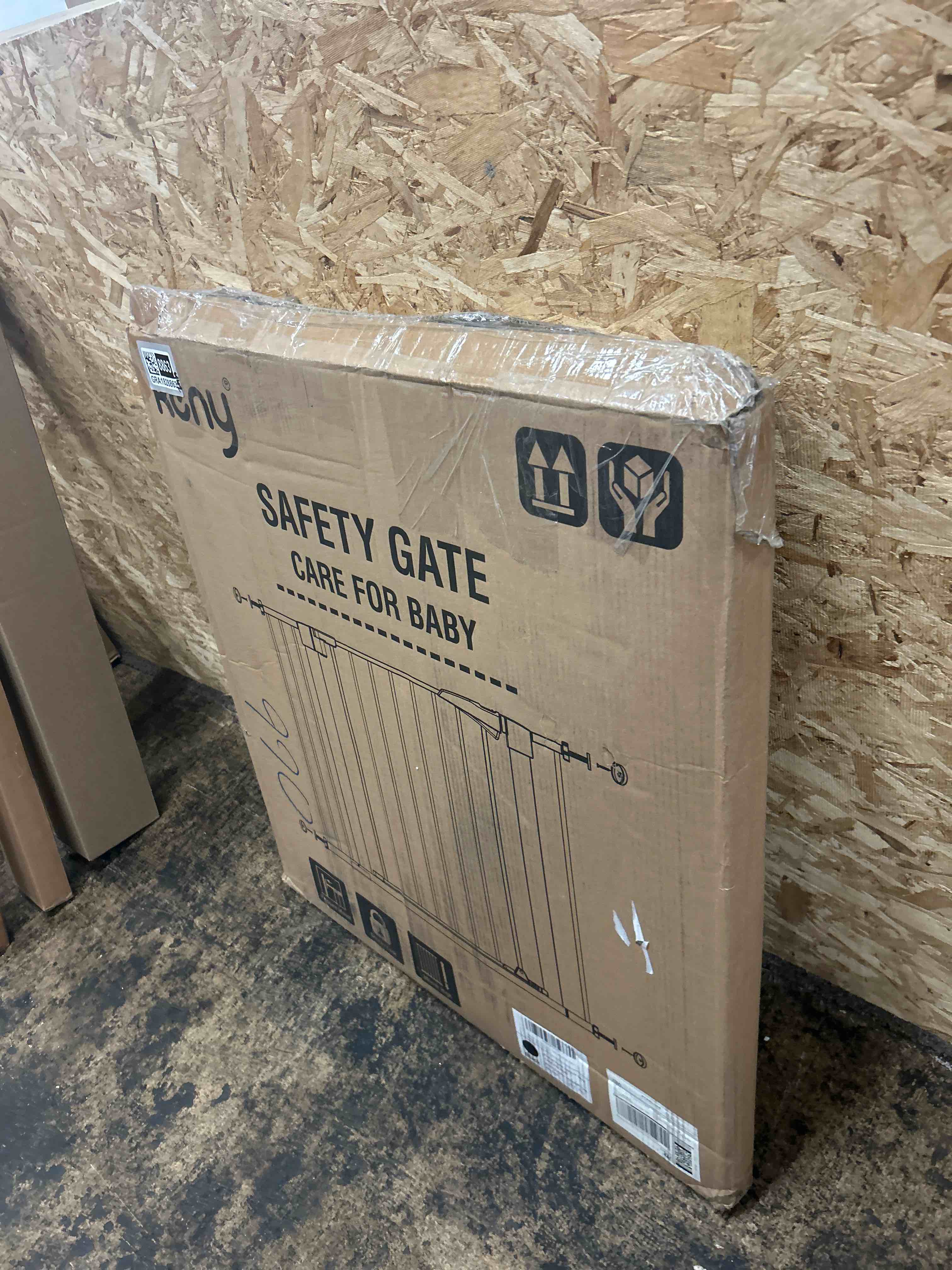 Condition photo showing New/Like New for keny 29.7"-46" Baby Gate for Stairs, Auto Close Dog Gates for Doorways, Pressured Mounted No Drilling Pet Gate Extra Wide, One-Hand Opening Dual Lock Stair Gate, Indoor Kids Necessities, Black