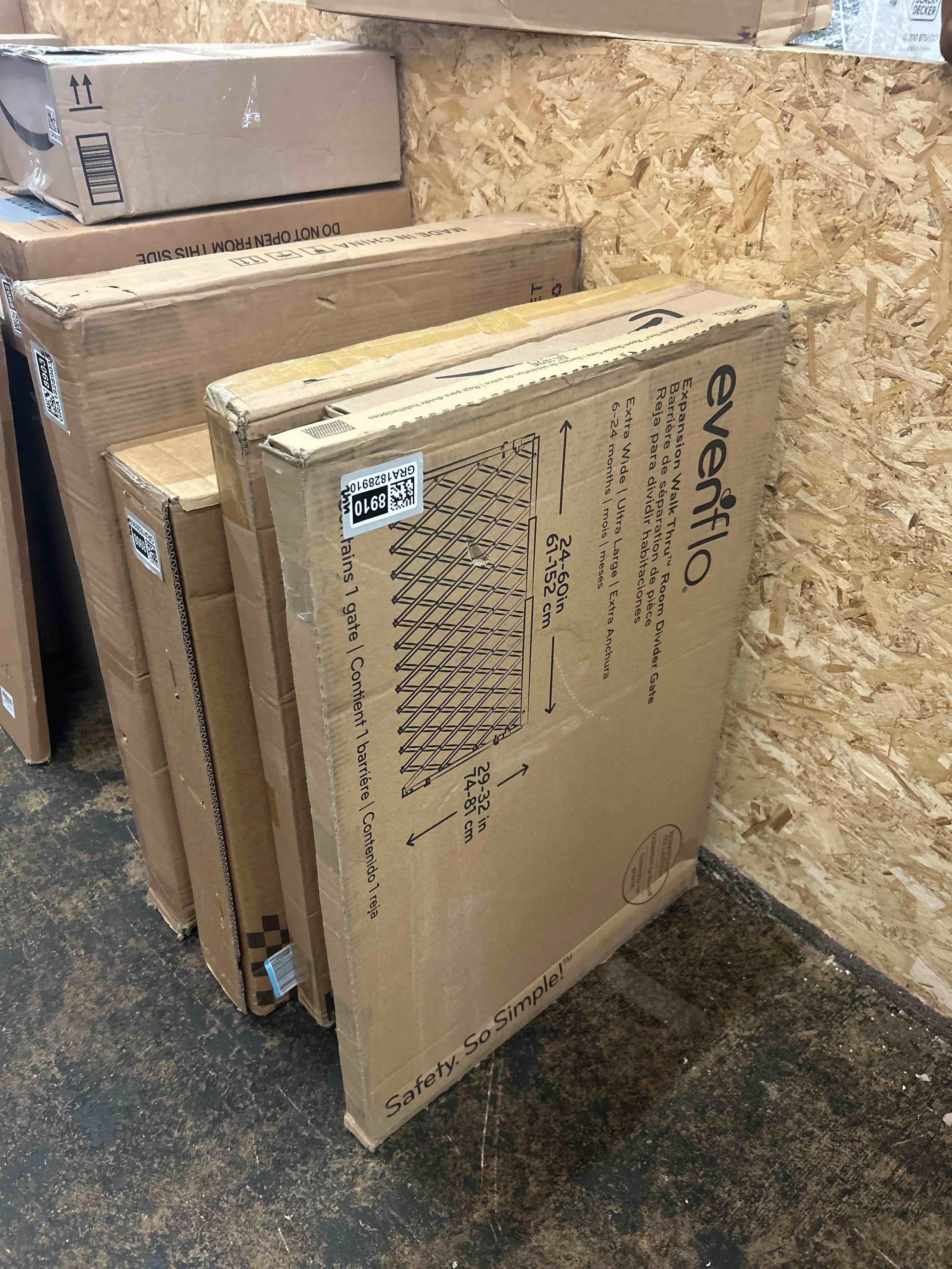 Condition photo showing New/Like New for Evenflo Expansion Walk-Thru Room Divider Baby Gate (Farmhouse Collection)