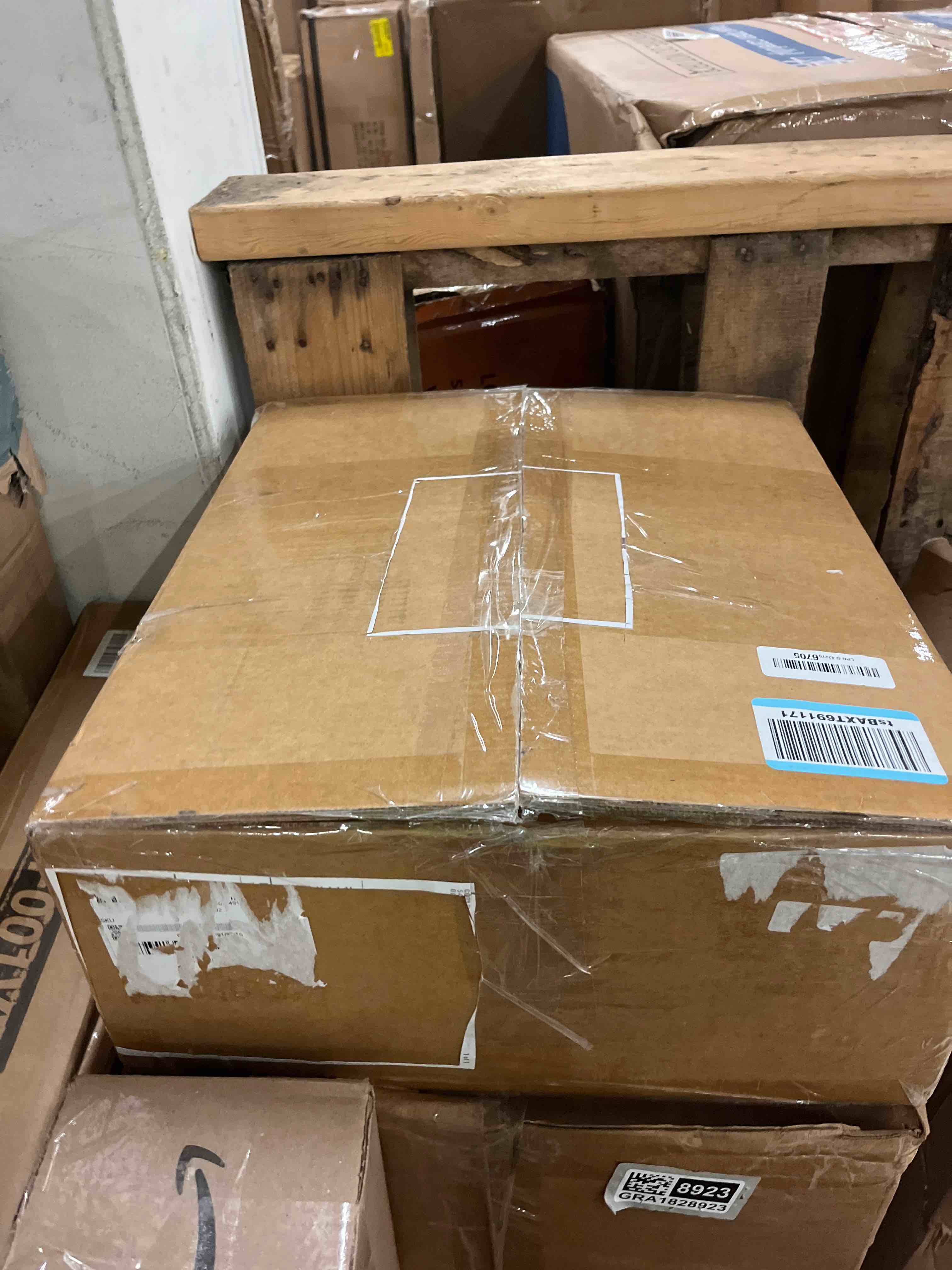 Condition photo showing New/Like New for Dasbecan Tail Light Assembly Halogen Compatible With 2018-2021 Ford Expedition Rear Lamp Taillight Left Driver Side JL1Z13405G FO2800271