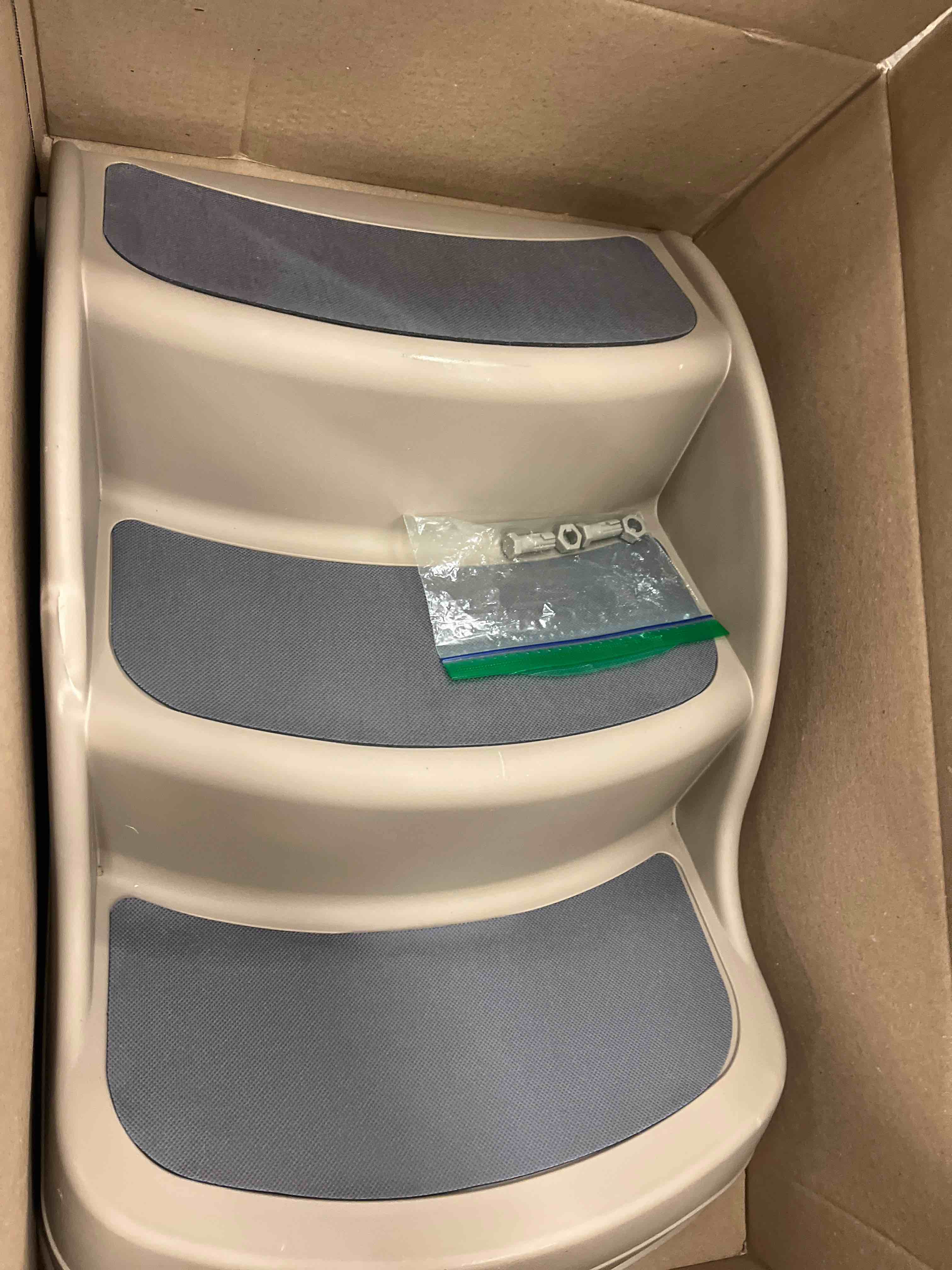 Condition photo showing Good Condition for 20" Folding Pet Carpeted Steps, Foldable Steps for Dogs and Cats, Best for Small to Large Pets