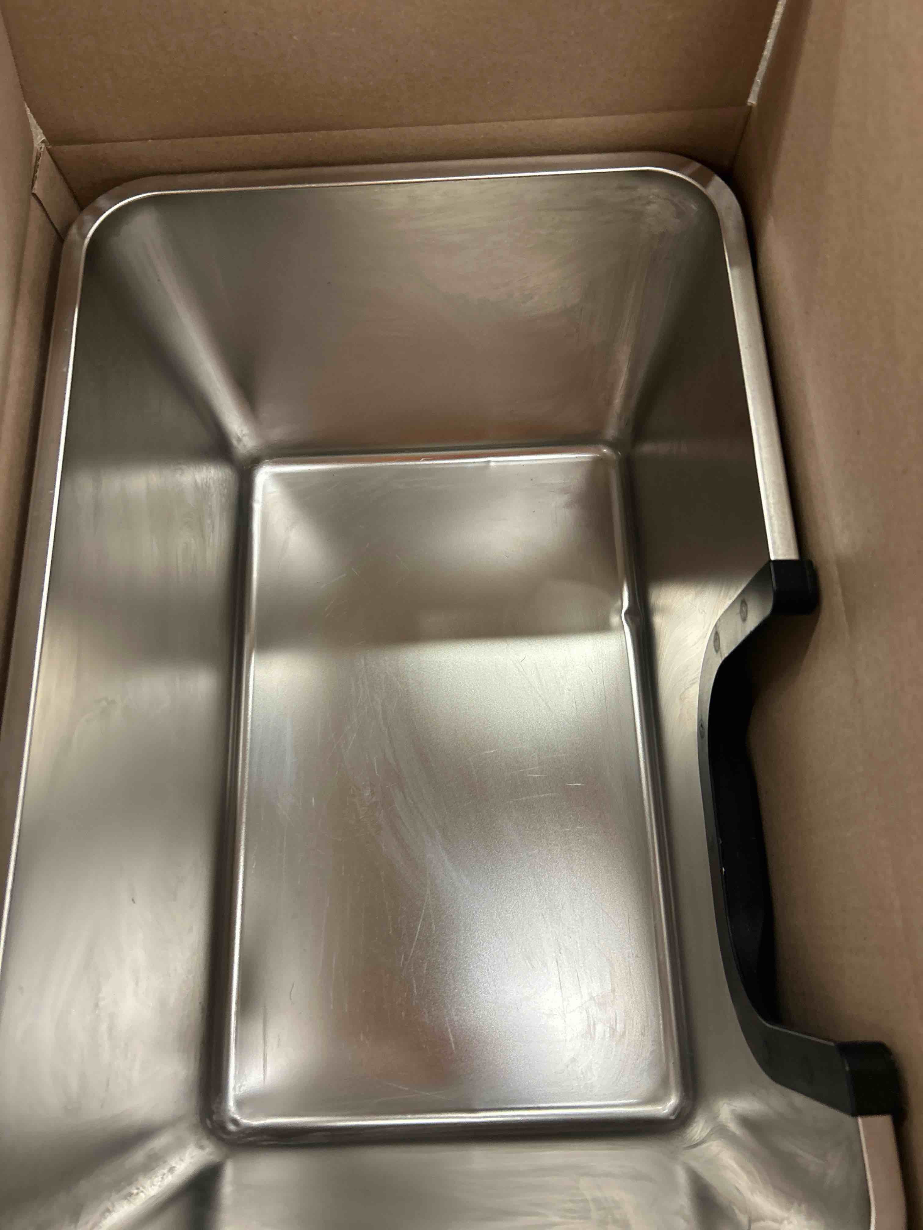 Condition photo showing New/Like New for Yangbaga Extra Large Stainless Steel Litter Box, Leak Proof 12 Inches High Sides for Urine & Litter Trapping, Easy Entry for Kittens, Older Cats,Non-Stick,Non-Slip,No Sharp Edges