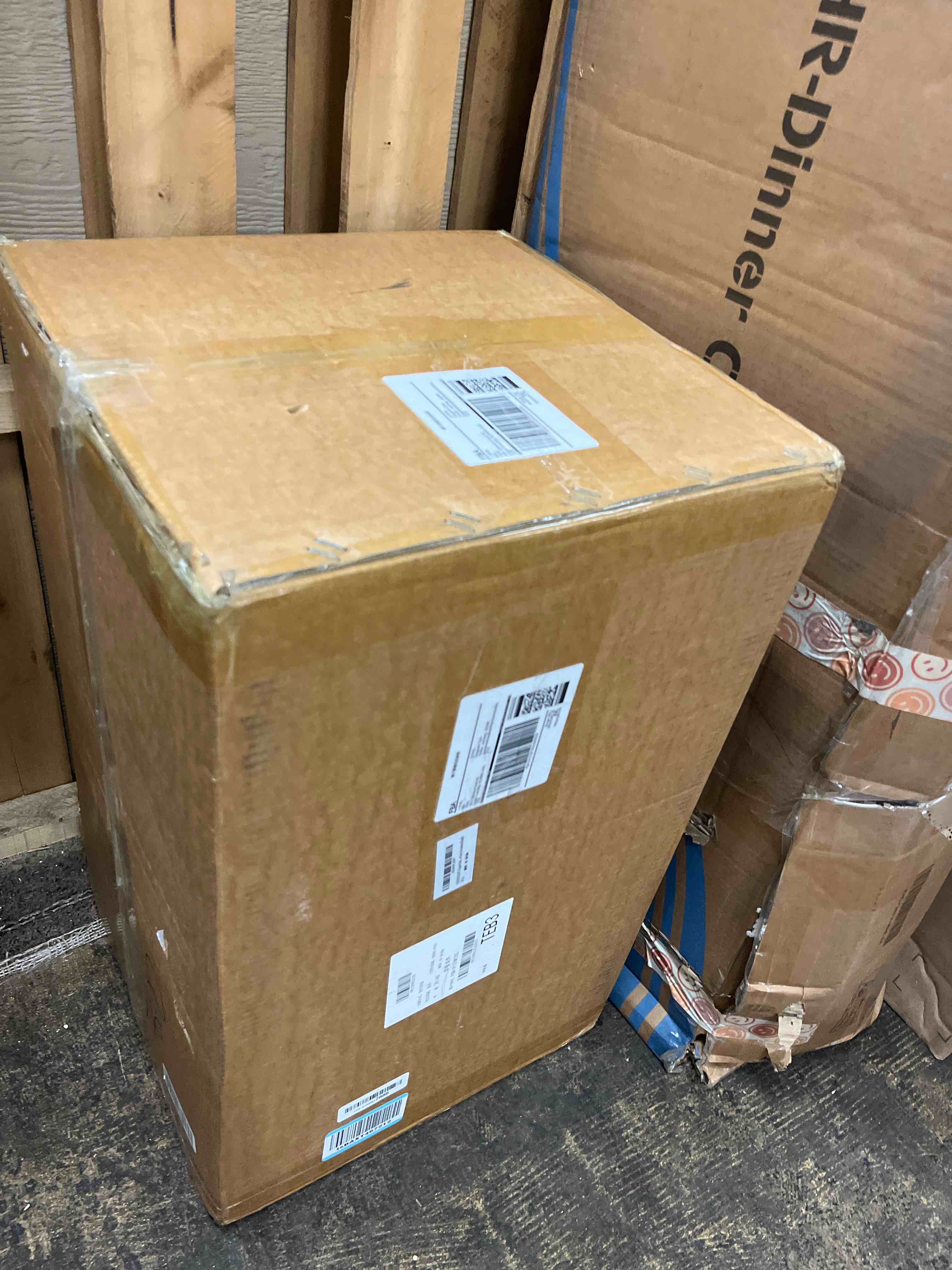 Condition photo showing New/Like New for 3PCS Square Pedestal Stands for Parties, White Metal Square Plinths Dessert Table Cube Display Pillars for Birthday Wedding Bridal Baby Shower Party Decorations(Small)