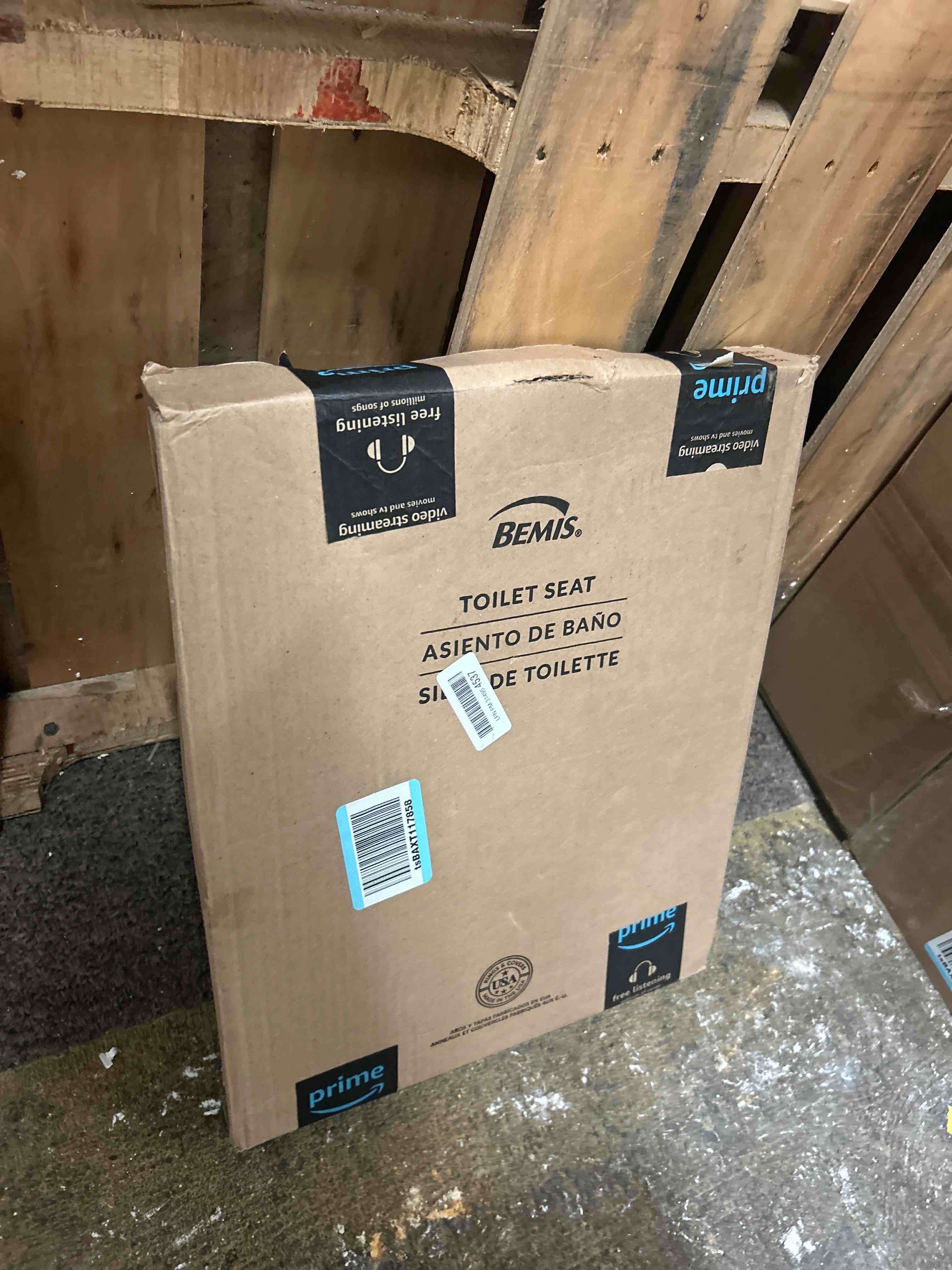 Condition photo showing New/Like New for Bemis Round Enameled Wood Toilet Seat in Cotton White with Easy Clean Hinge