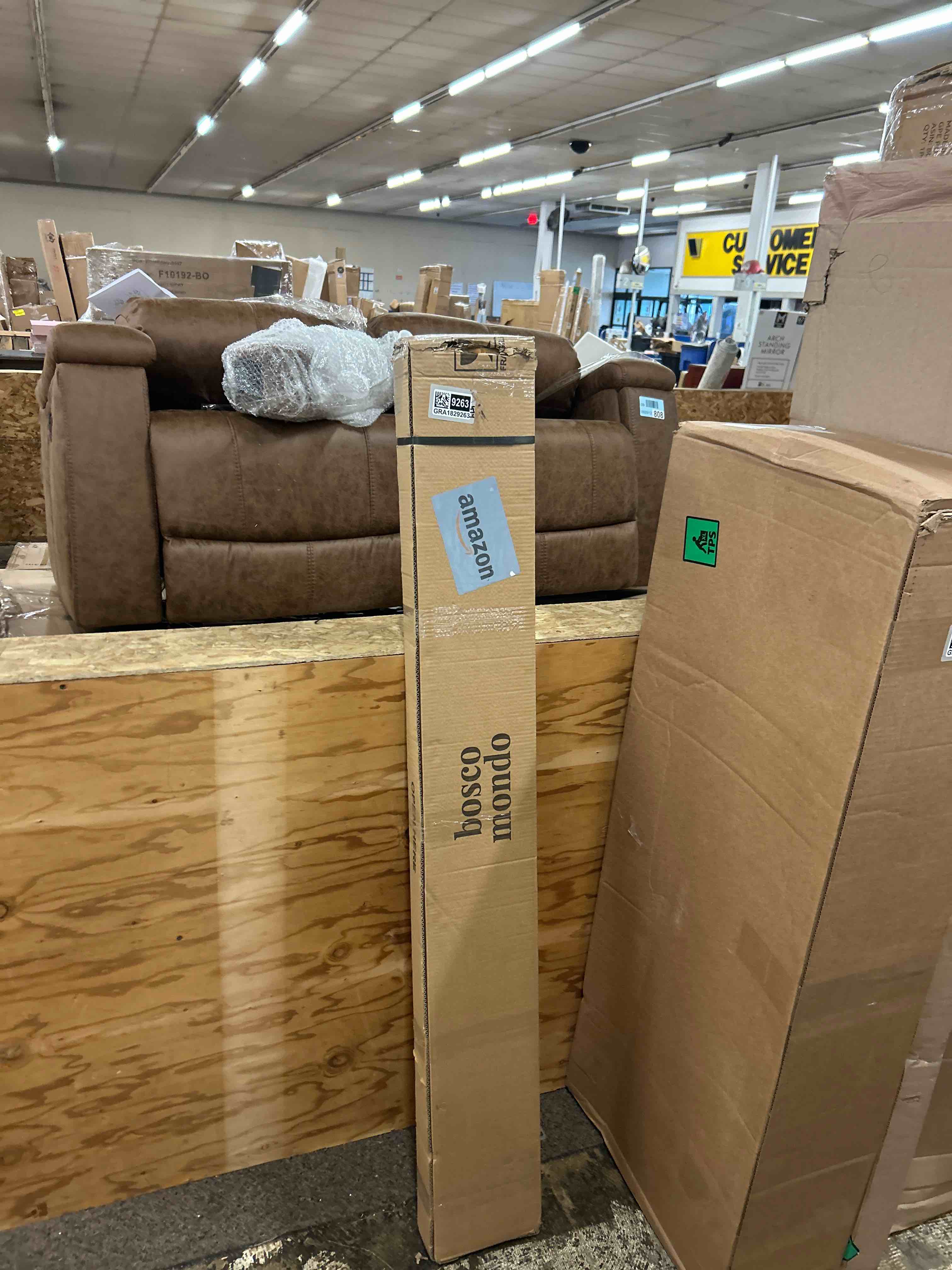 Condition photo showing New/Like New for BoscoMondo Solid Wood Fireplace Mantel Shelf, Floating Mantle for Living Room, Farmhouse Rustic Wood Mantel, Easy Wall Mount with Heavy-Duty Metal Bracket (60", Oak)