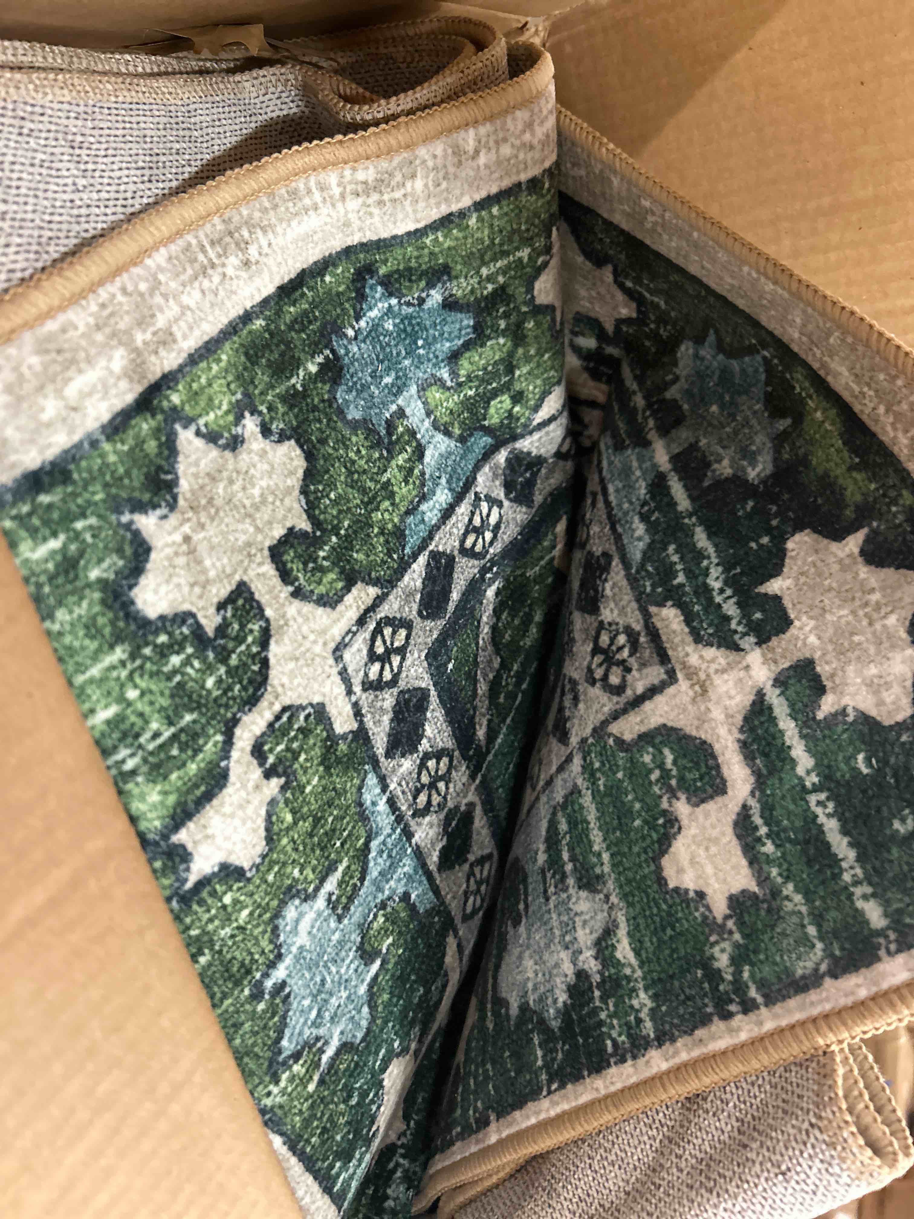 Condition photo showing New/Like New for 9x12 Area Rug, Vintage Retro Soft Washable Rug, Non-Slip Low Pile Rugs for Living Room, Bedroom, Dining Room, Stain Resistant Home Decor Rug (Green)