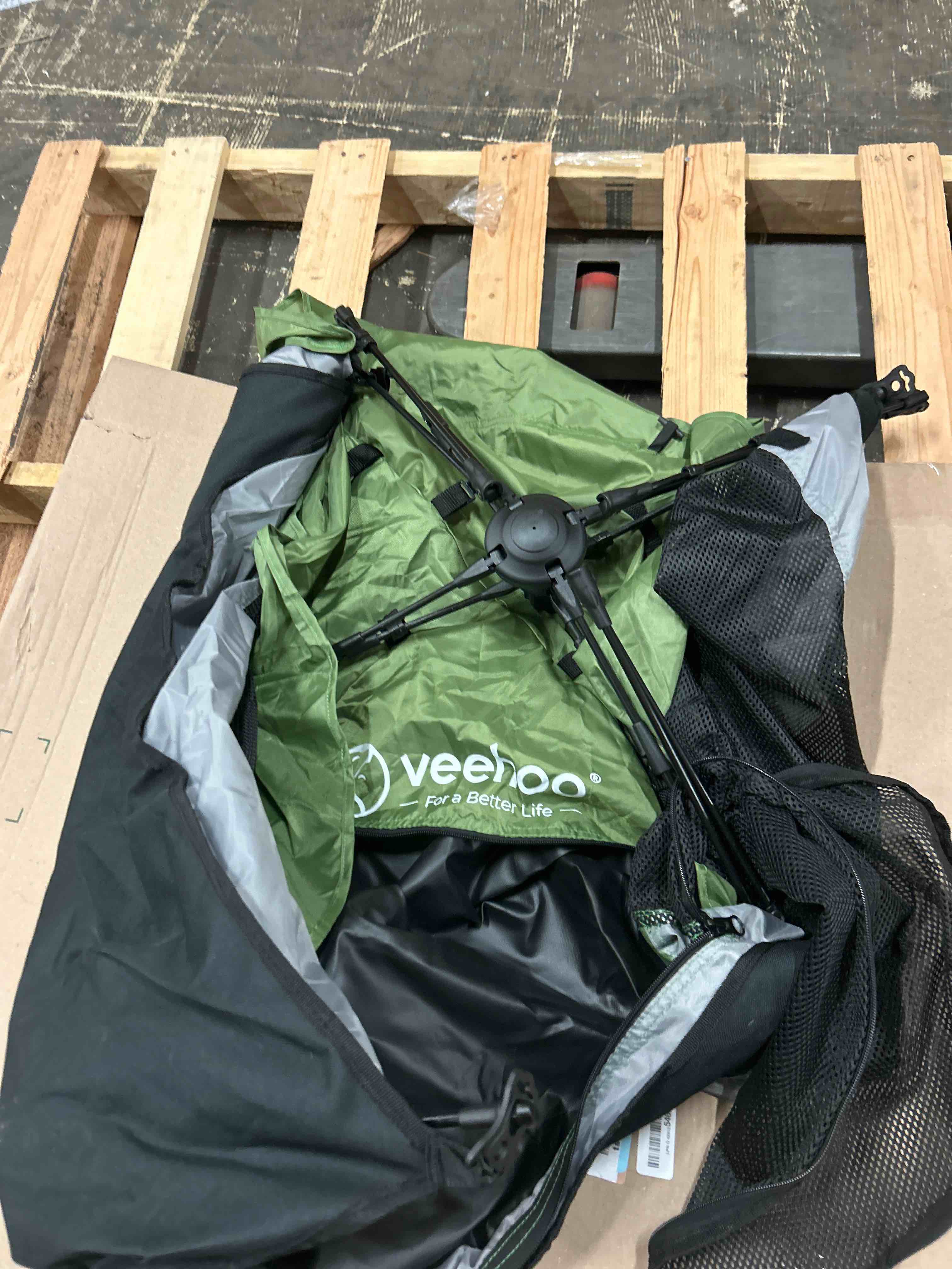 Condition photo showing Good Condition for Veehoo Pop Up Pet Tent House for Indoor Outdoor, Portable Dog Tent & Cat House Shelter, Waterproof Foldable Automatic Dog Kennel to Small Medium Pets & Feral Cats