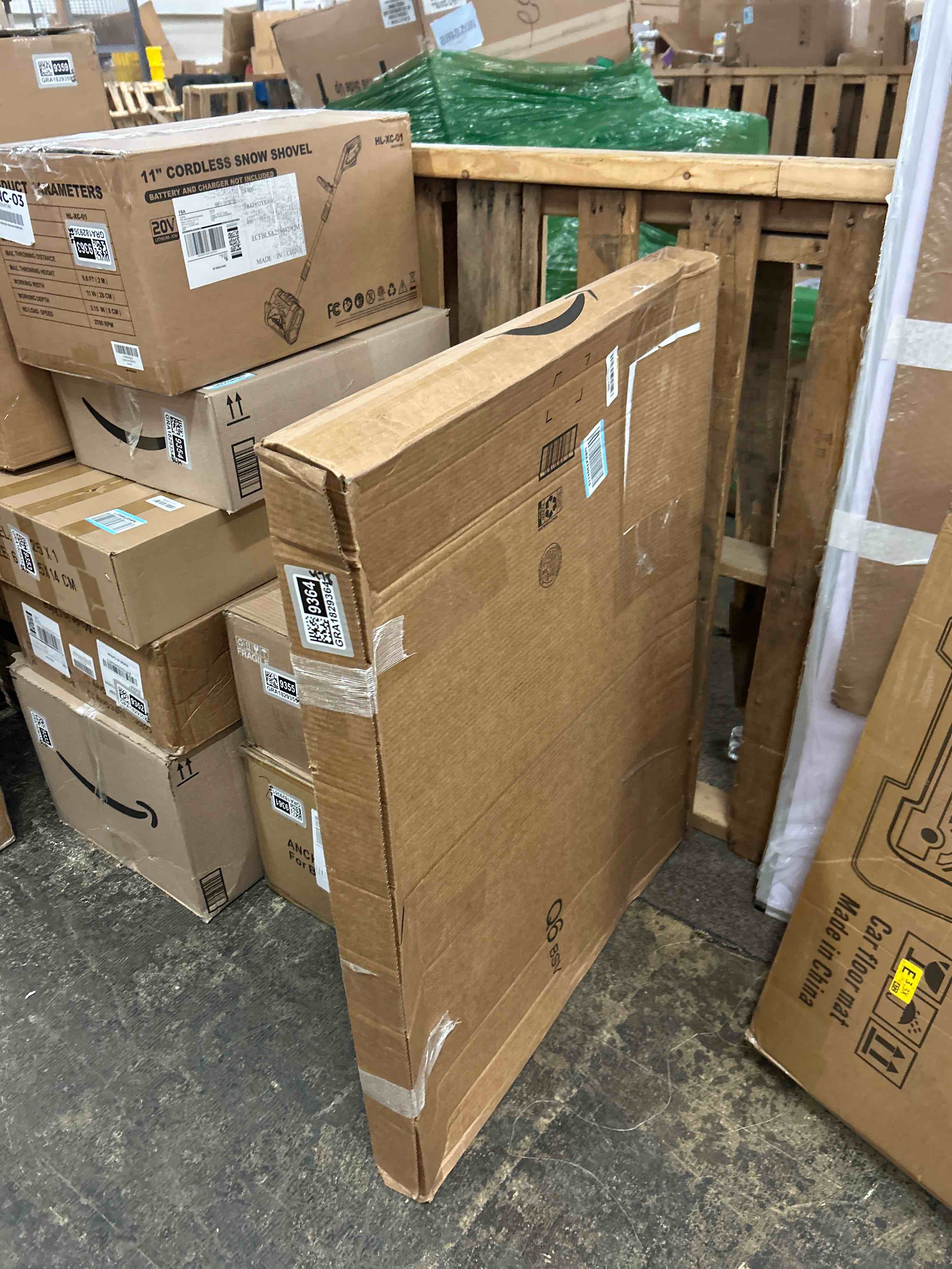 Condition photo showing New/Like New for Officemate Artist Sketch Board with Handle, Portable Drawing Board, Tempered Hardboard Surface with Dual Clips & Rubber Band, Art Board for Studio, Classroom & Field Use, 23? x 26? (83099)