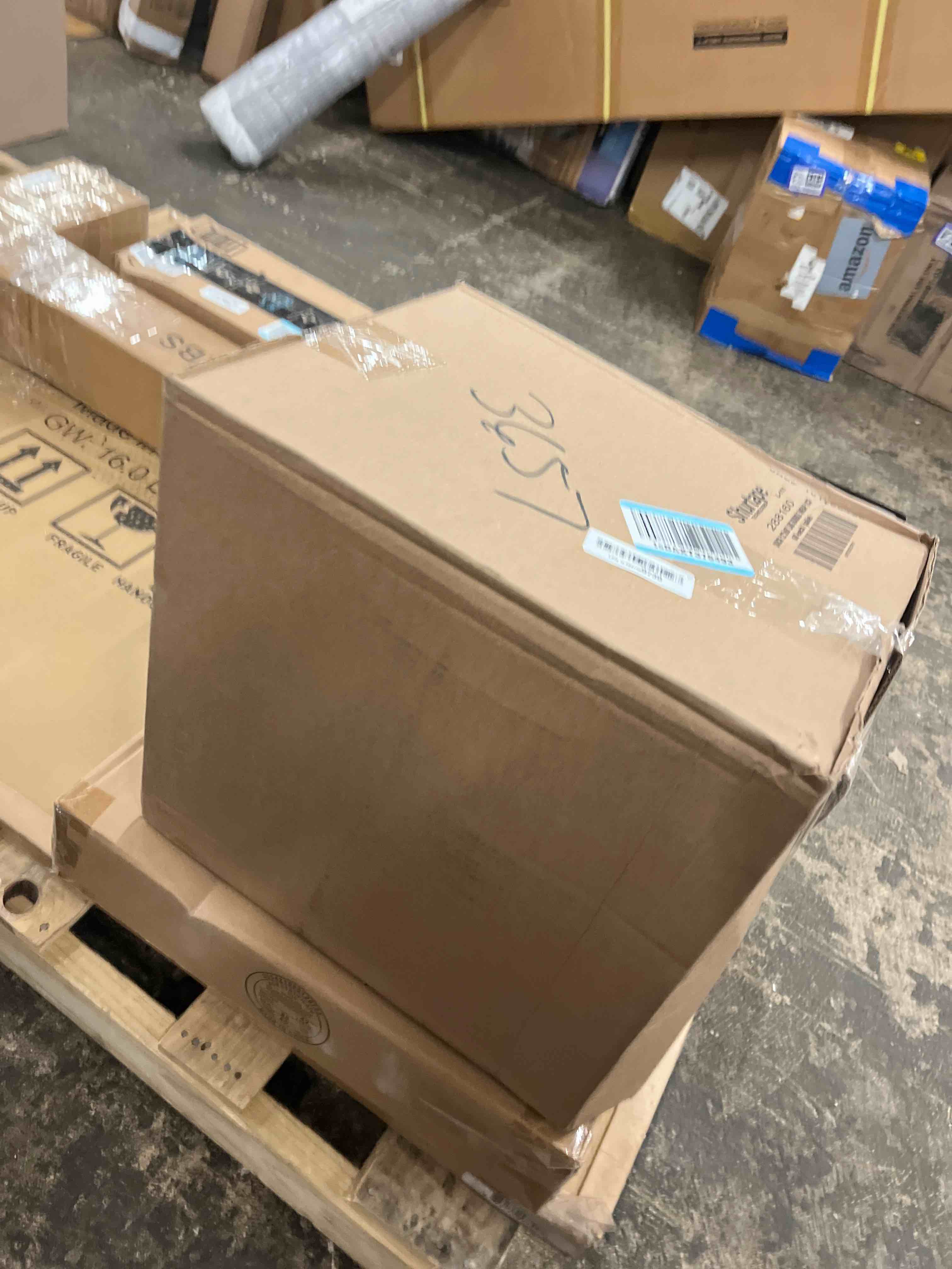 https://s3.amazonaws.com/lotting-images-prod/phillipi/GRA1829699_1777643683365.jpeg